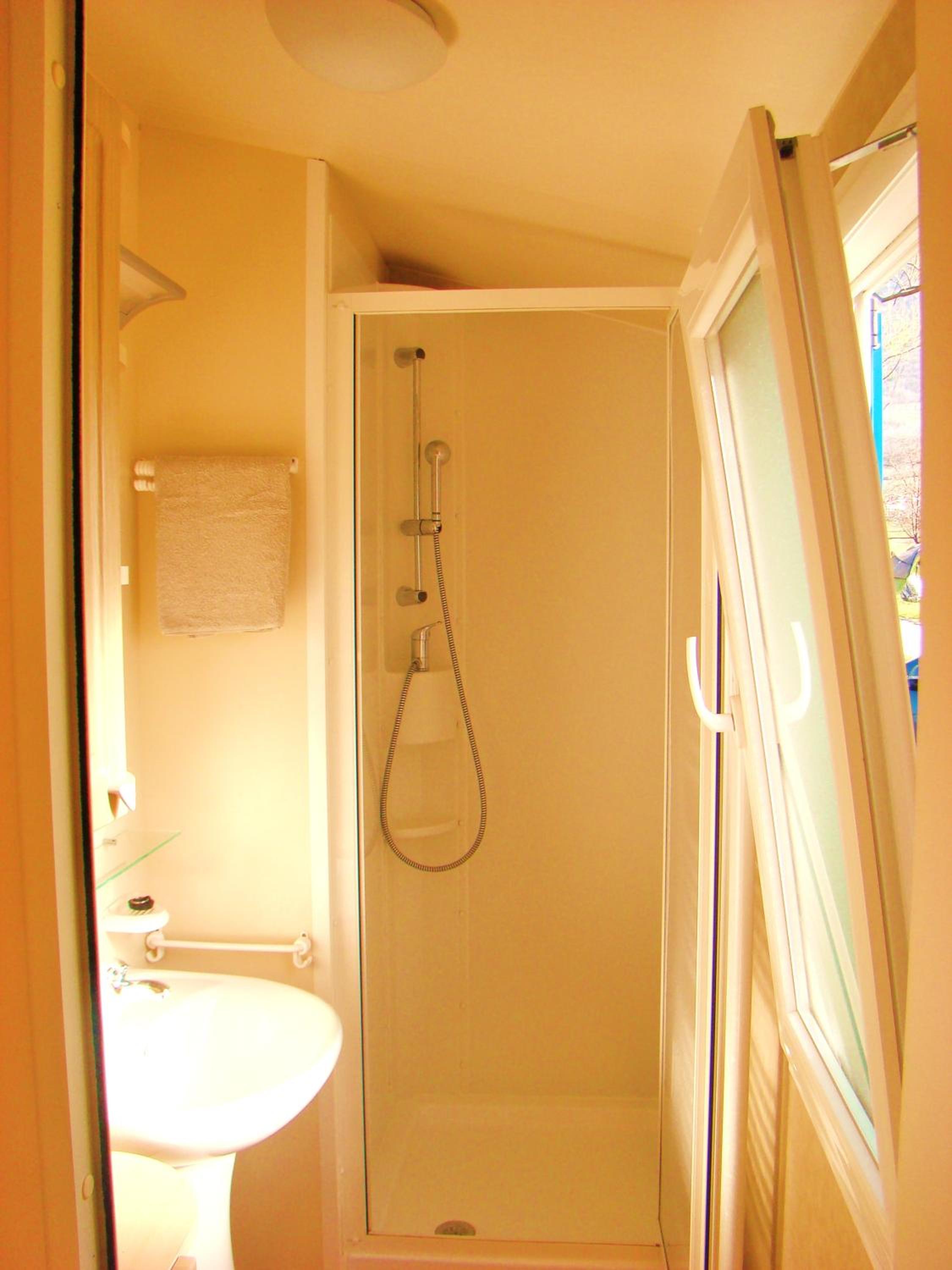 Mobile Home - Photo 6