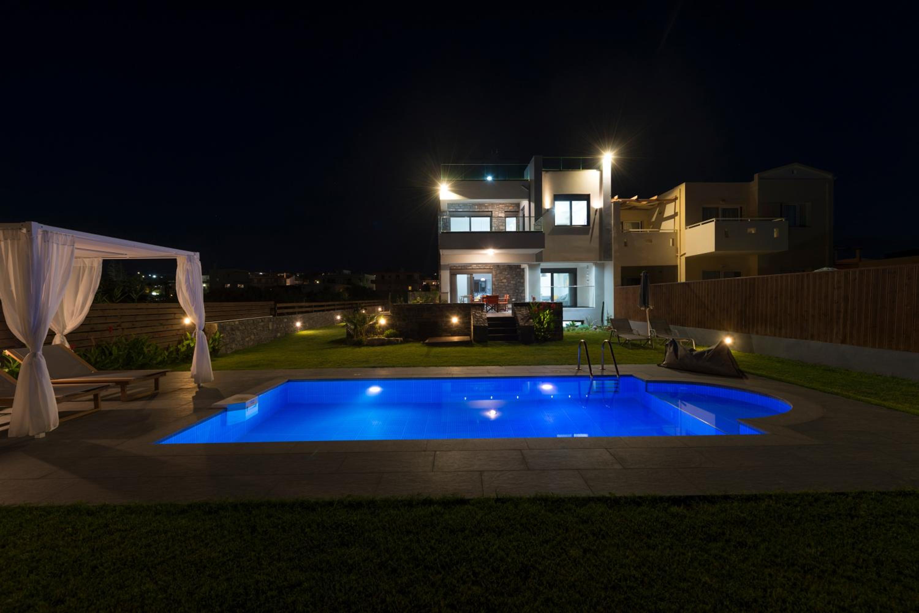 Four-Bedroom House photo 3