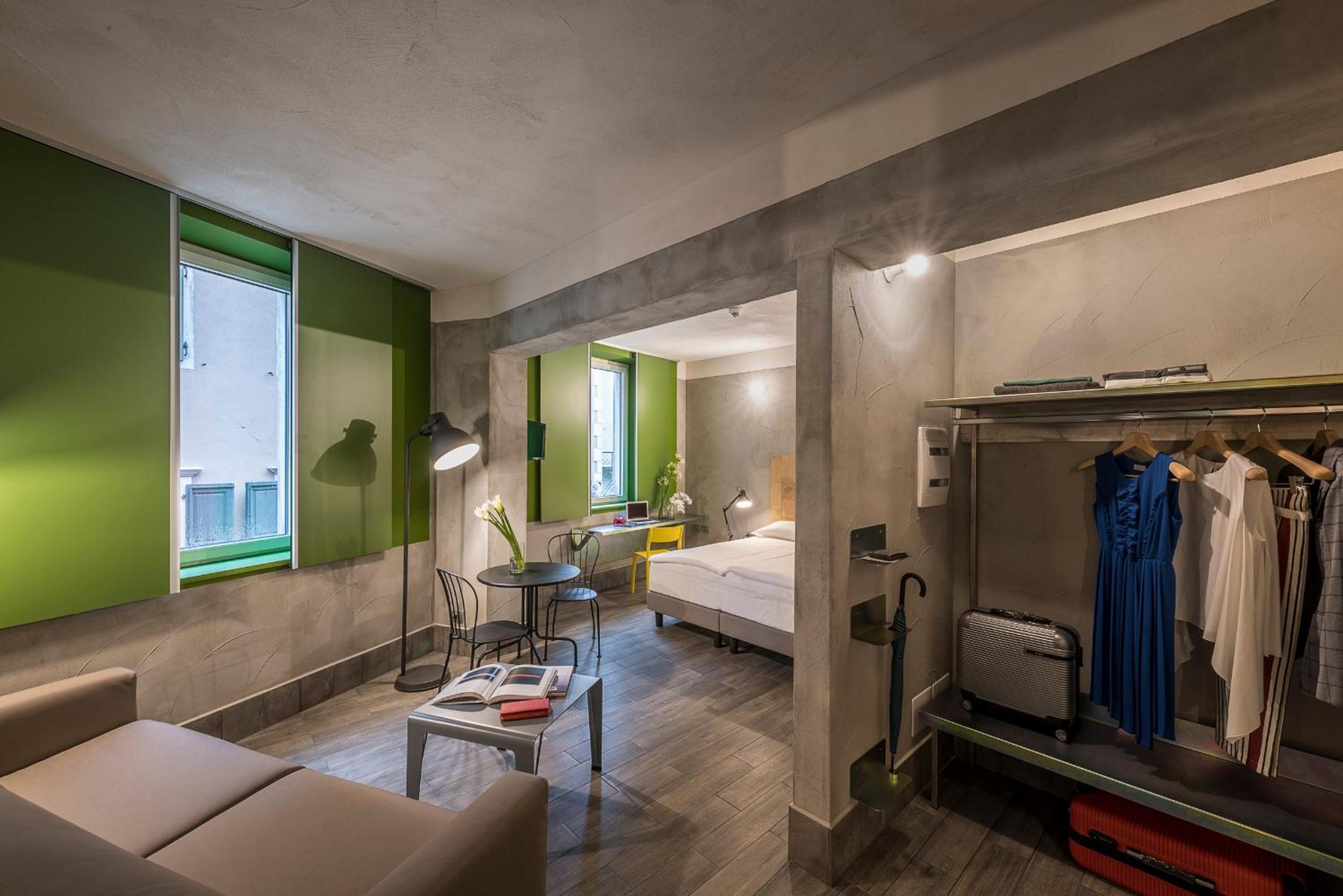 Suite - Photo 1