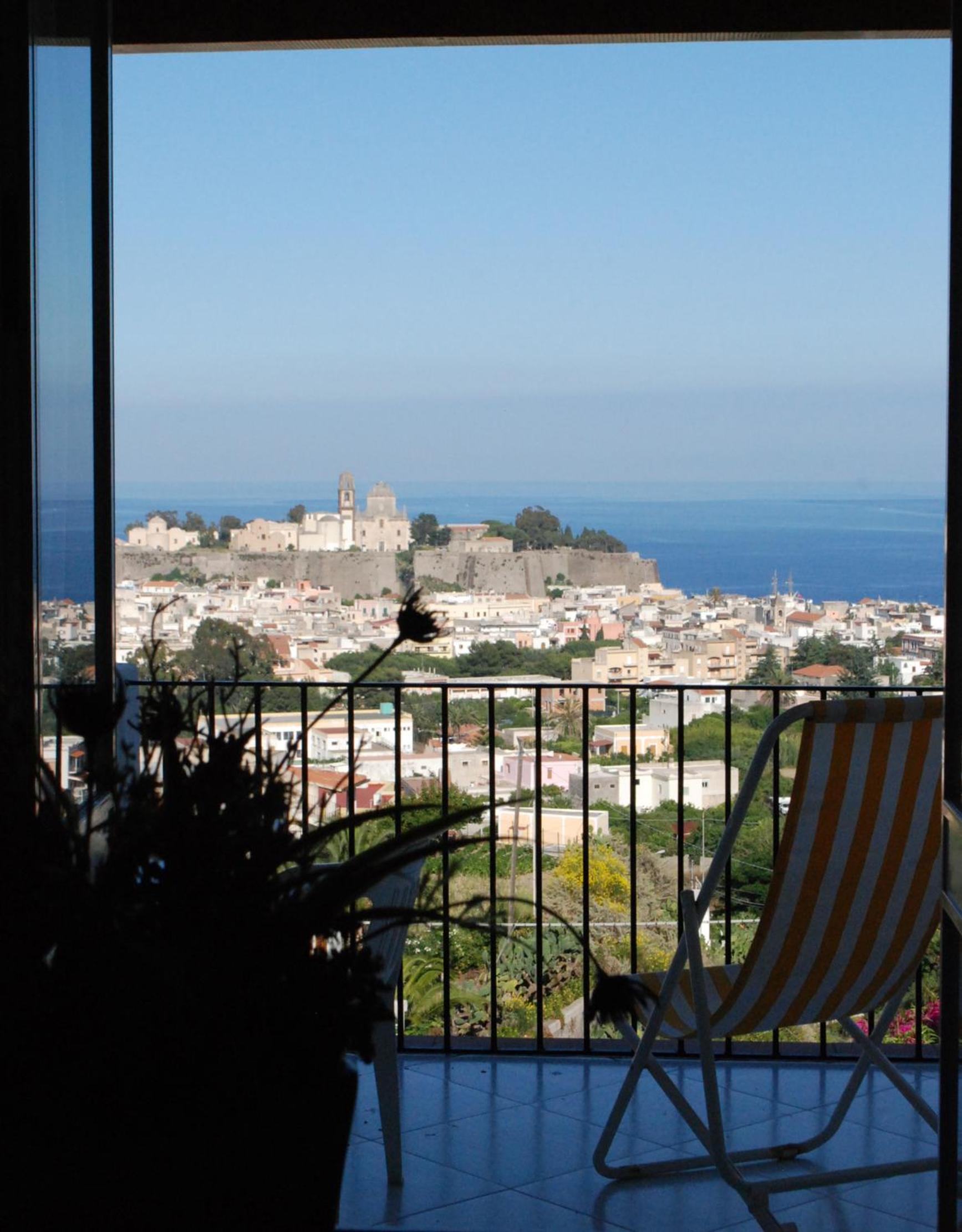 Studio with Sea View (2 Adults) - Photo 6