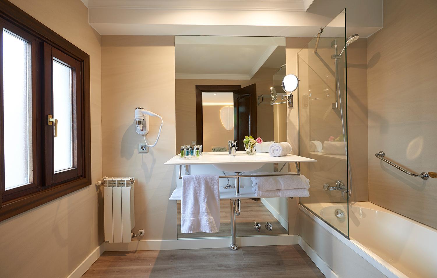 Double or Twin Room with Sea View photo 2