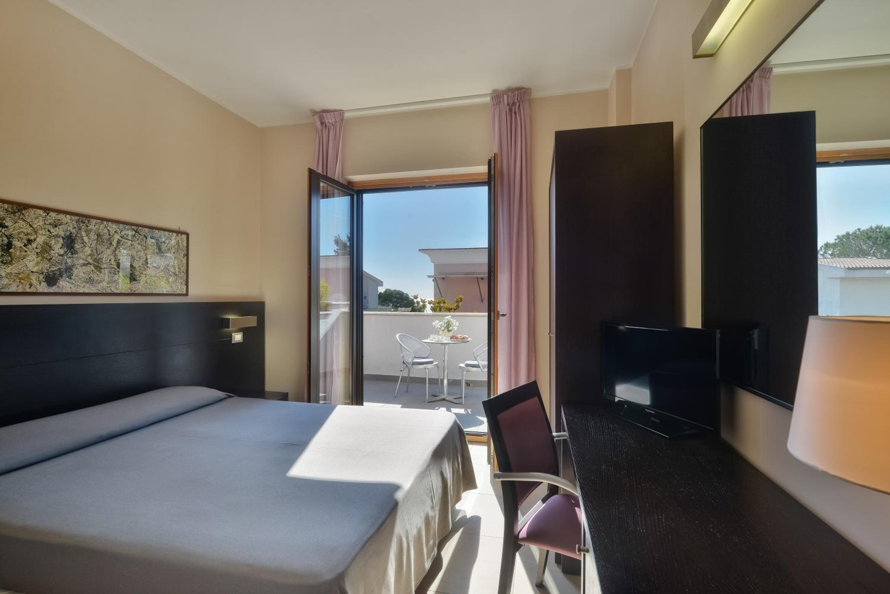 Small Double Room - Photo 1