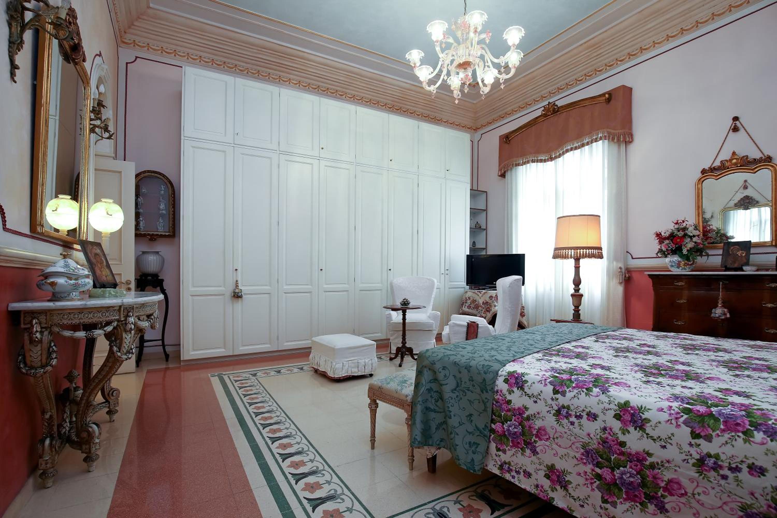 Deluxe Triple Room - Photo 11