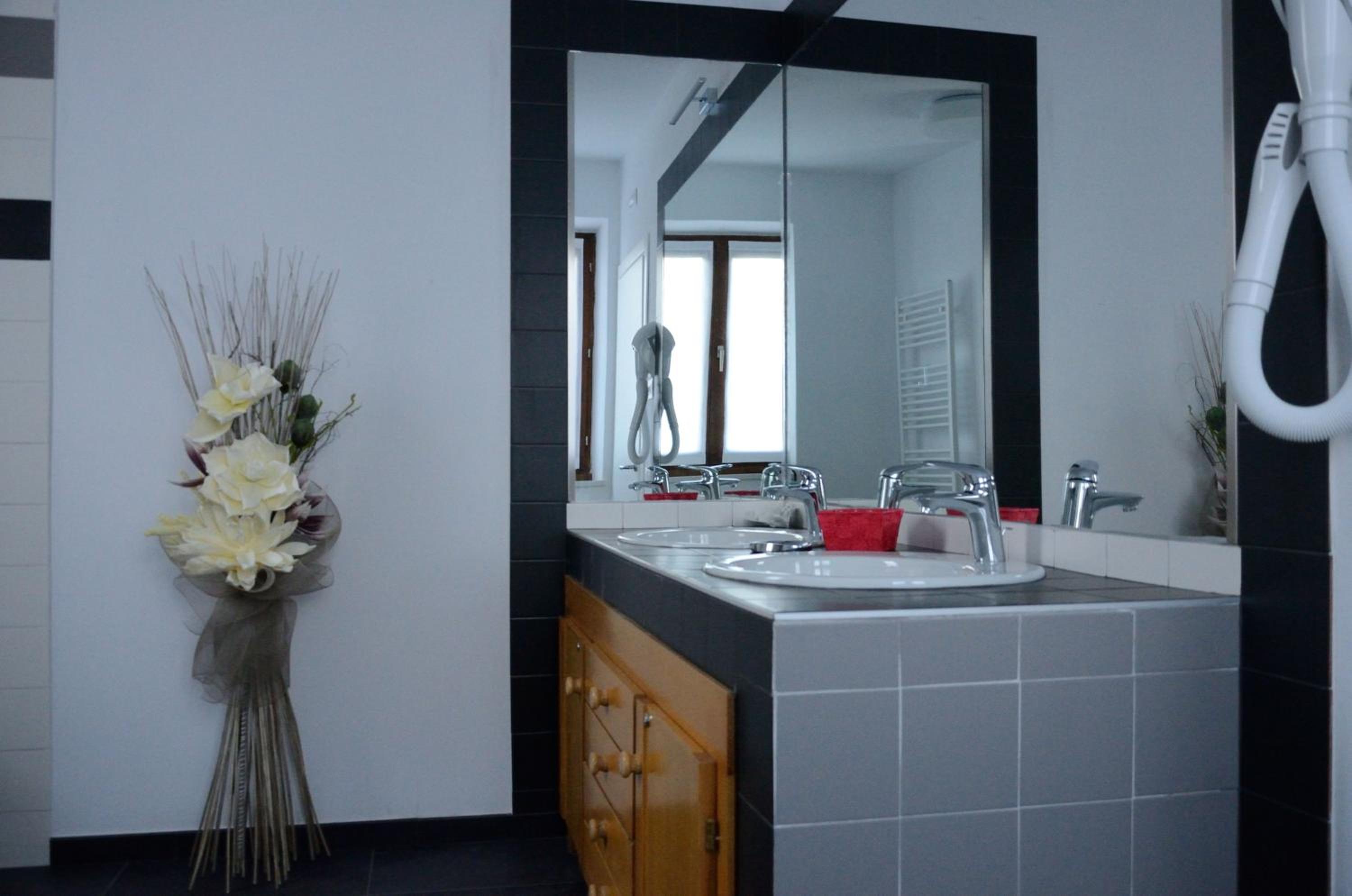 Family Room with Private Bathroom photo 3