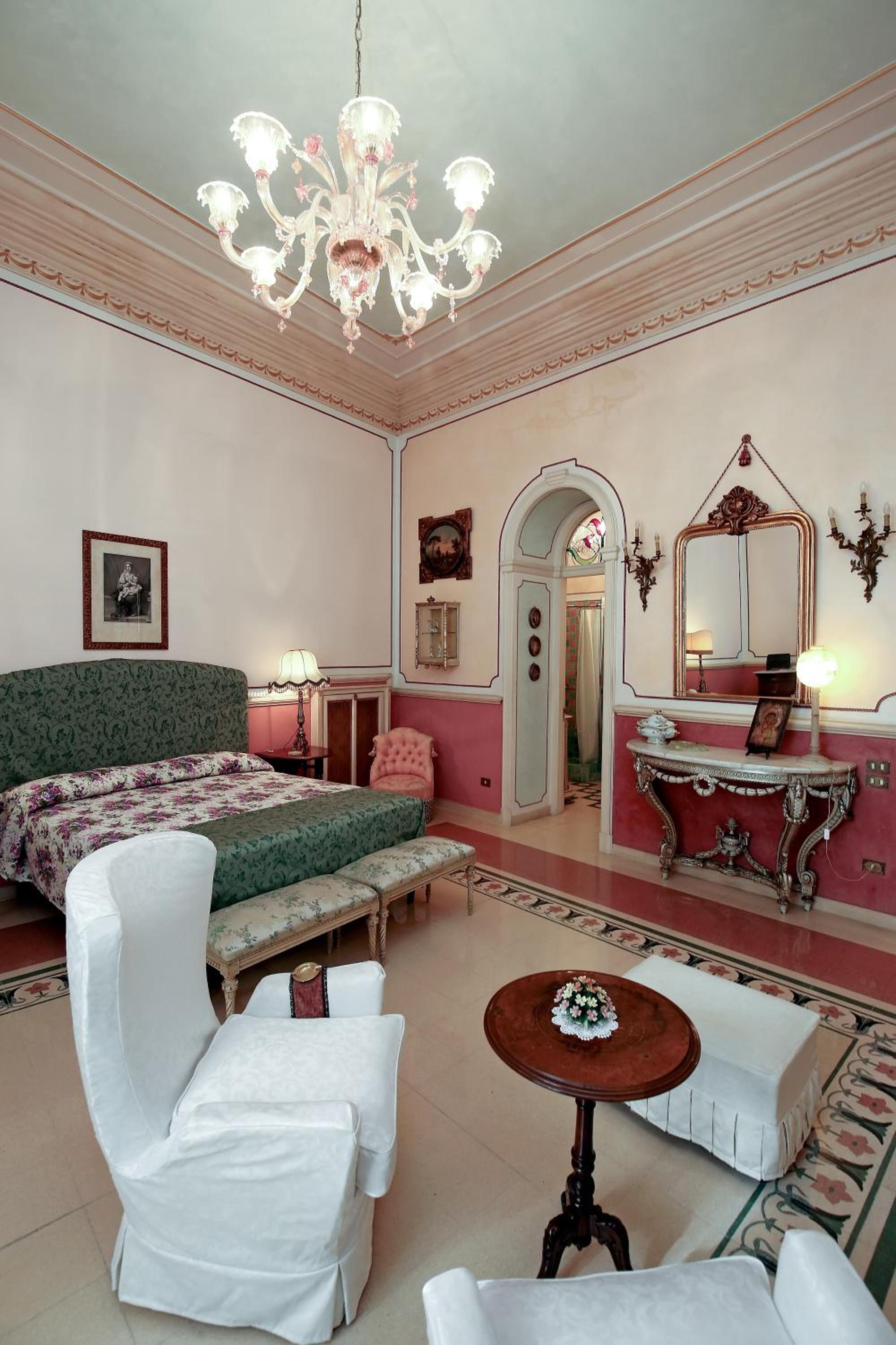 Deluxe Triple Room - Photo 10