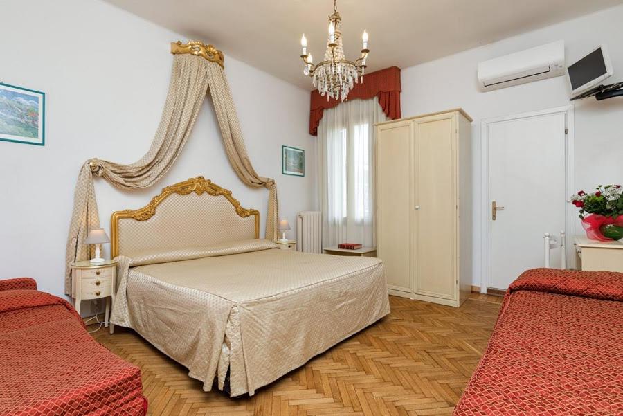 Triple Room - Photo 13