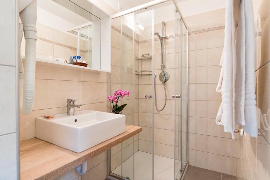 Triple Room - Photo 11