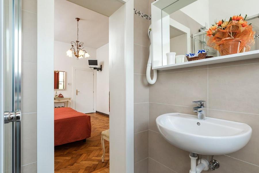 Triple Room - Photo 10