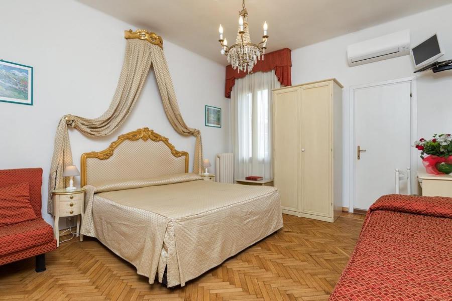 Triple Room - Photo 7