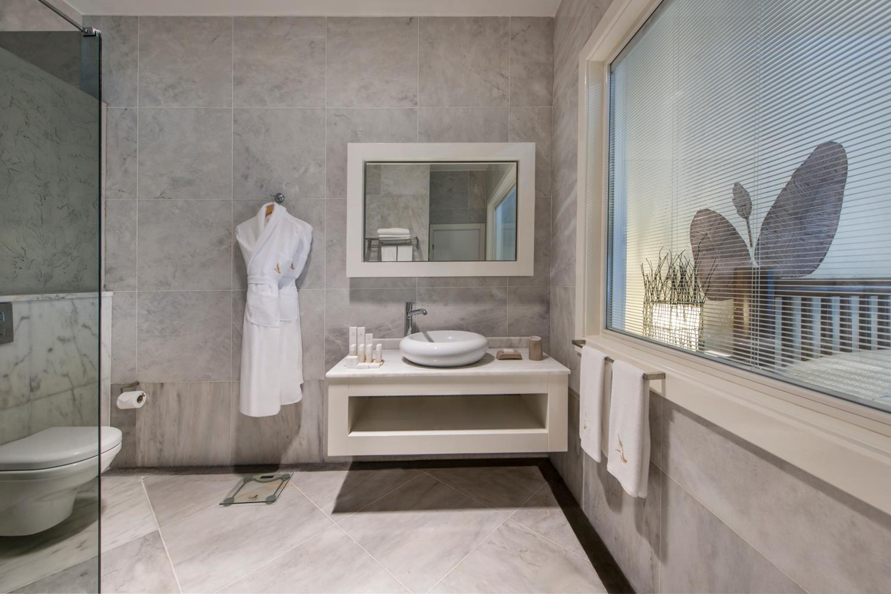Junior Suite with Sea View - Photo 12