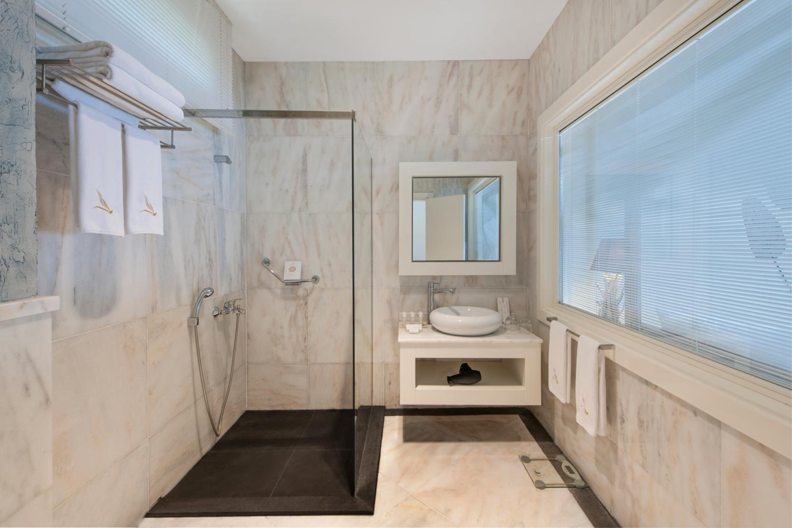Family Suite with Sea View - Photo 2