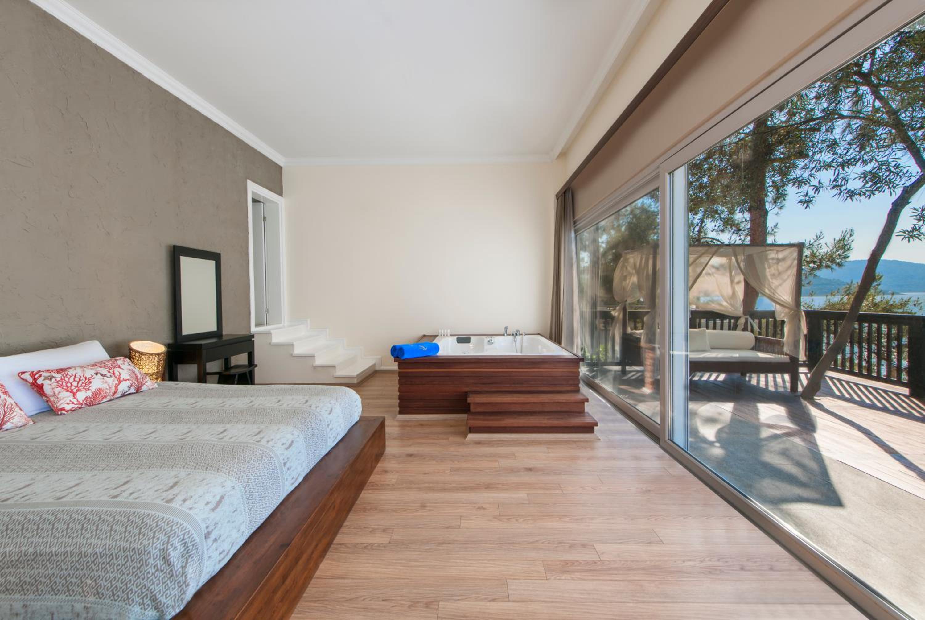 Family Suite with Sea View - Photo 10