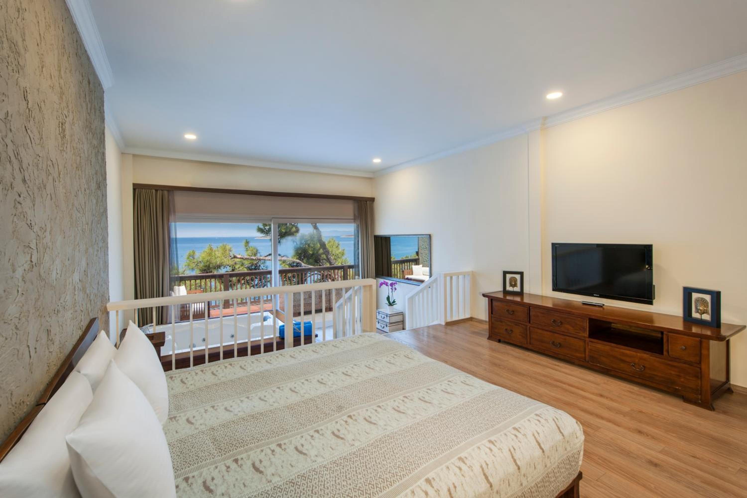 Family Suite with Sea View - Photo 1