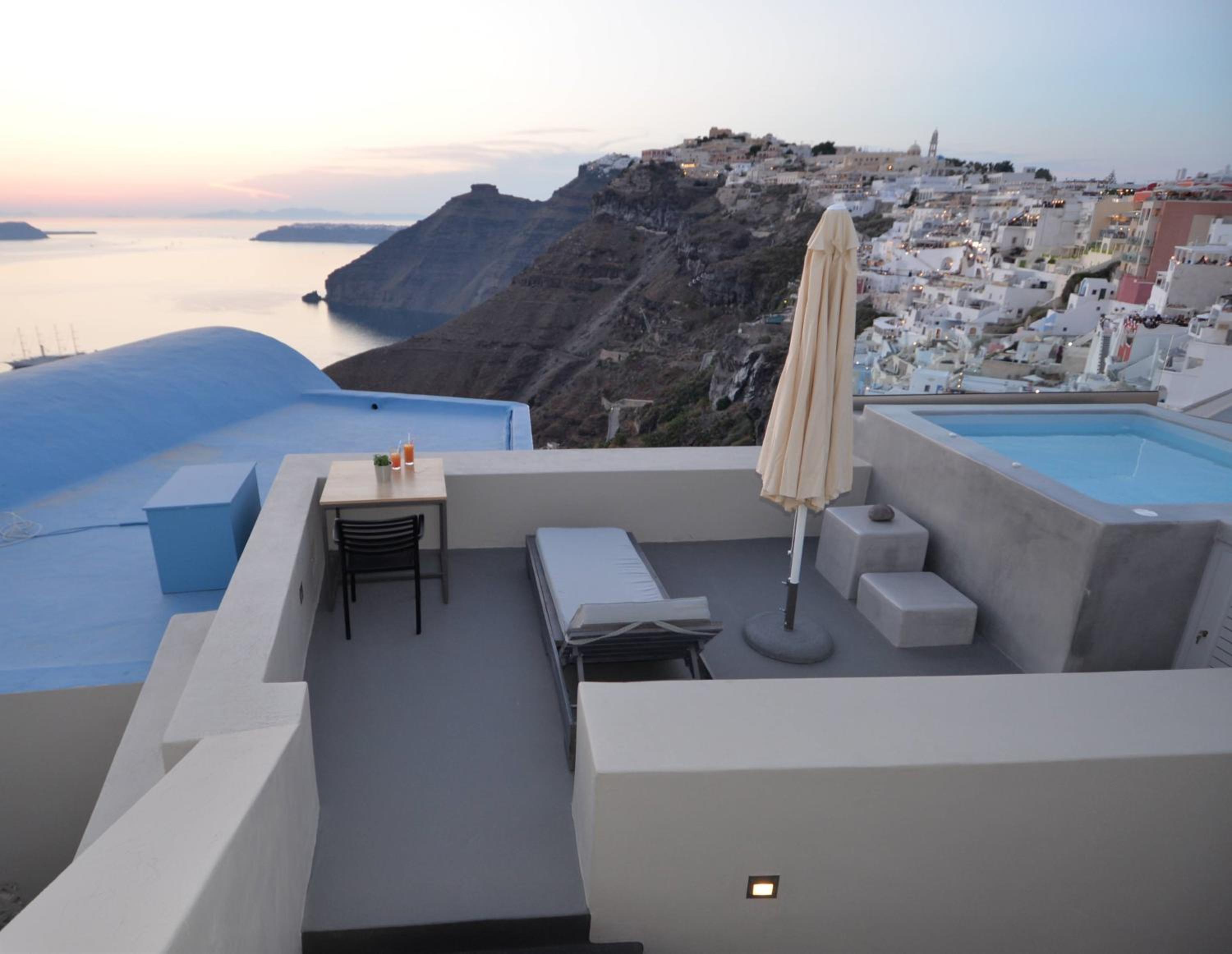 One-Bedroom Villa with indoor and outdoor Hot Tubs and Caldera View - La Traviata - Photo 17