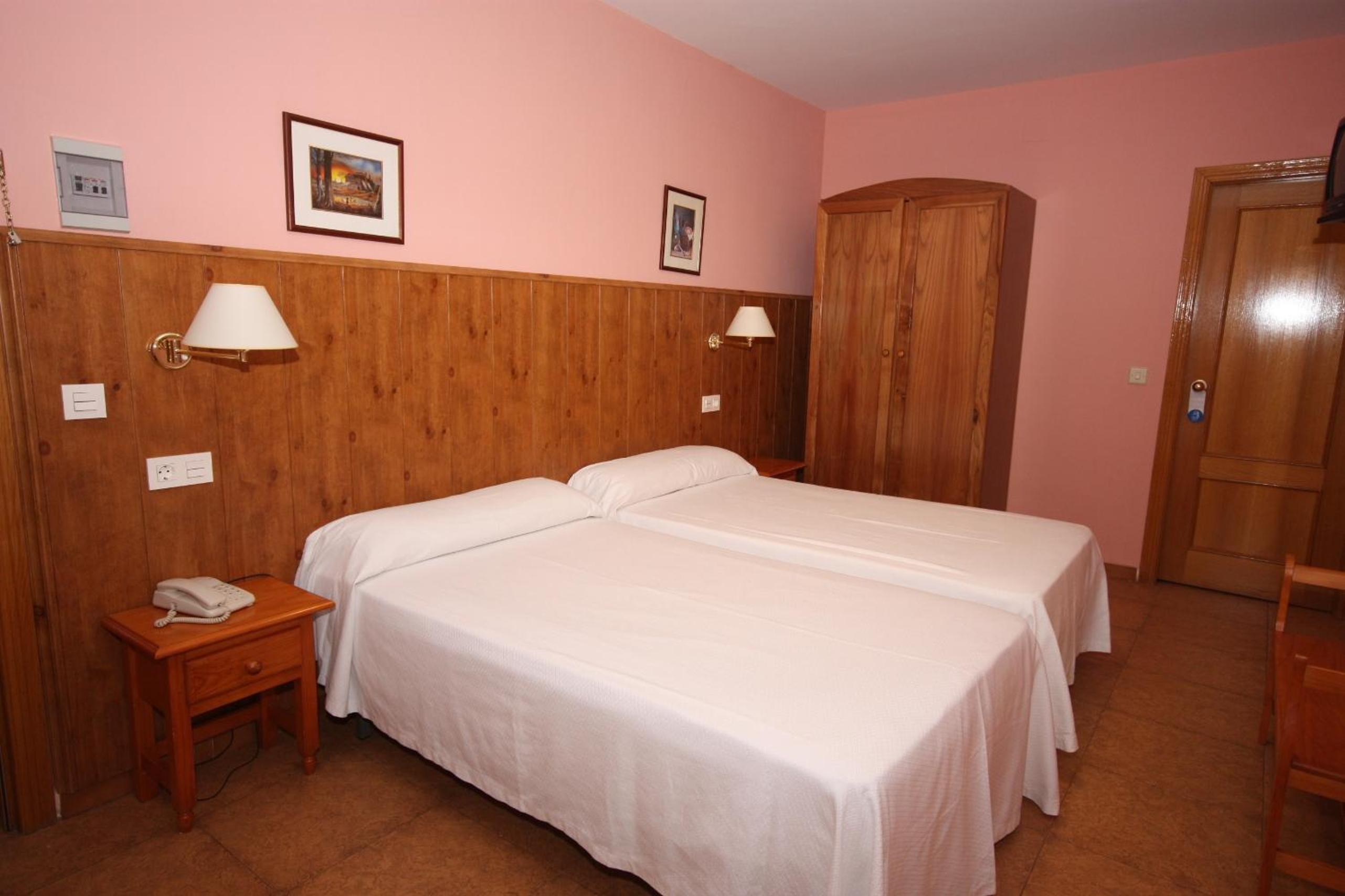 Double Room - Photo 2