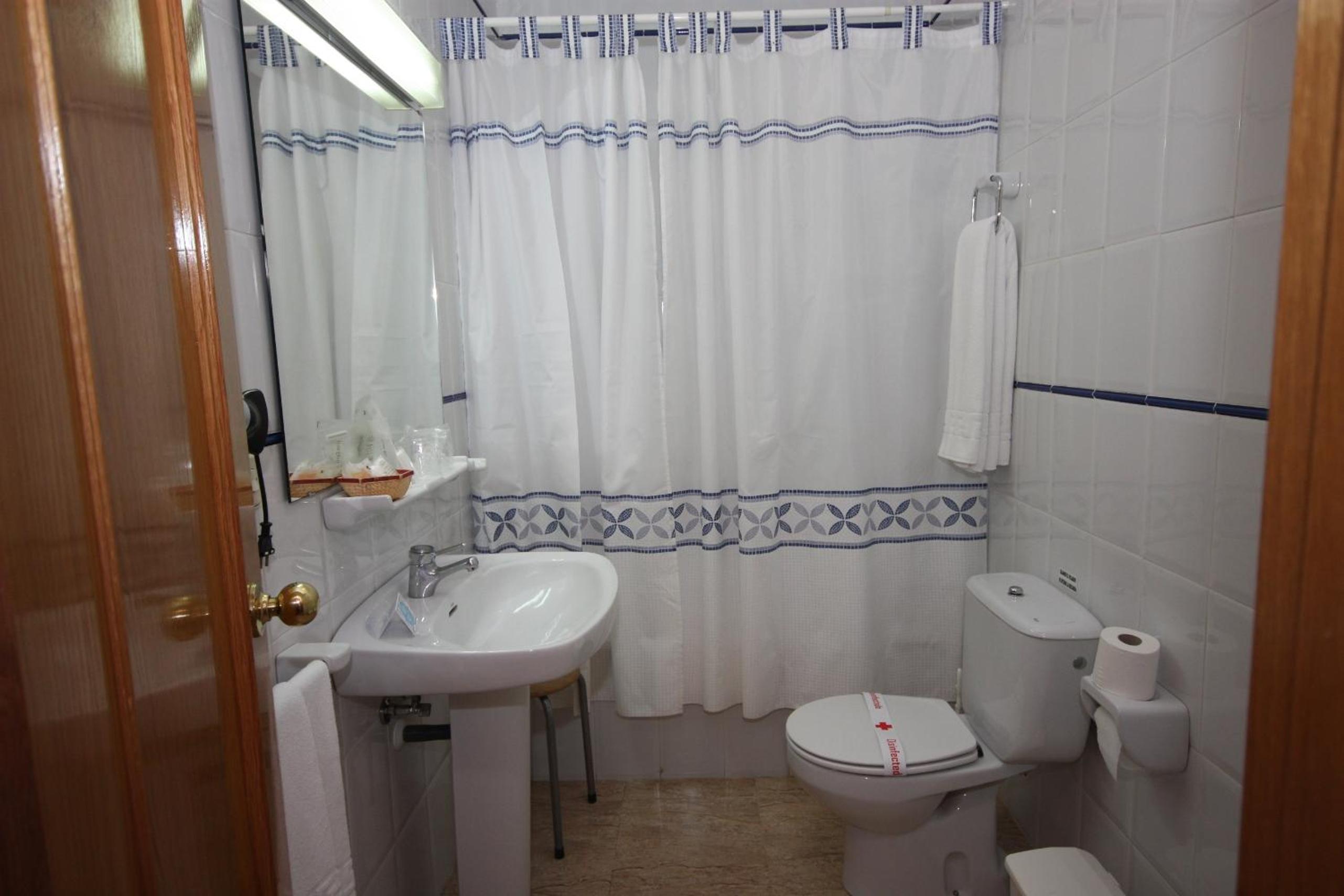 Double Room - Photo 5