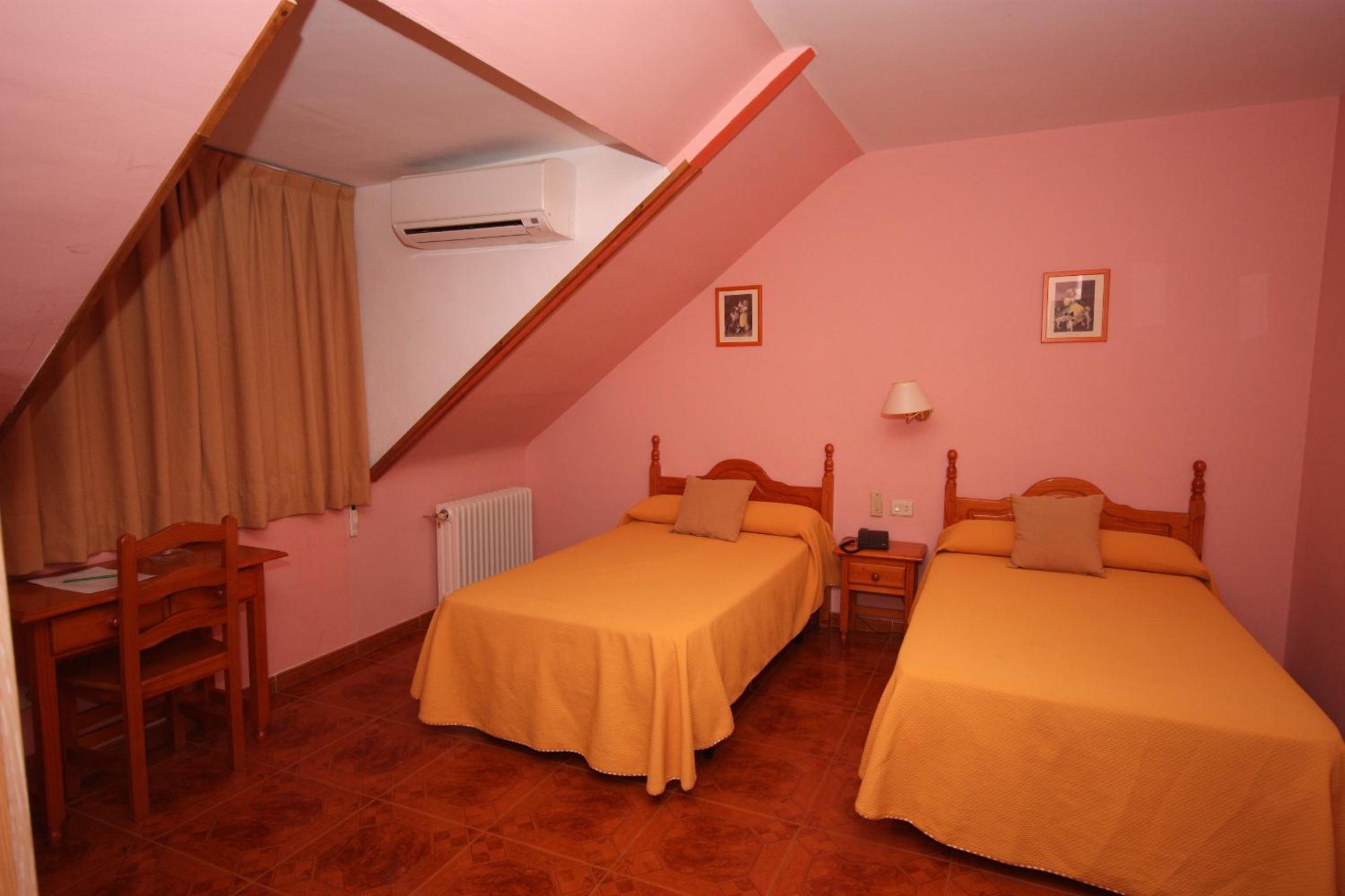 Attic Twin Room photo 3