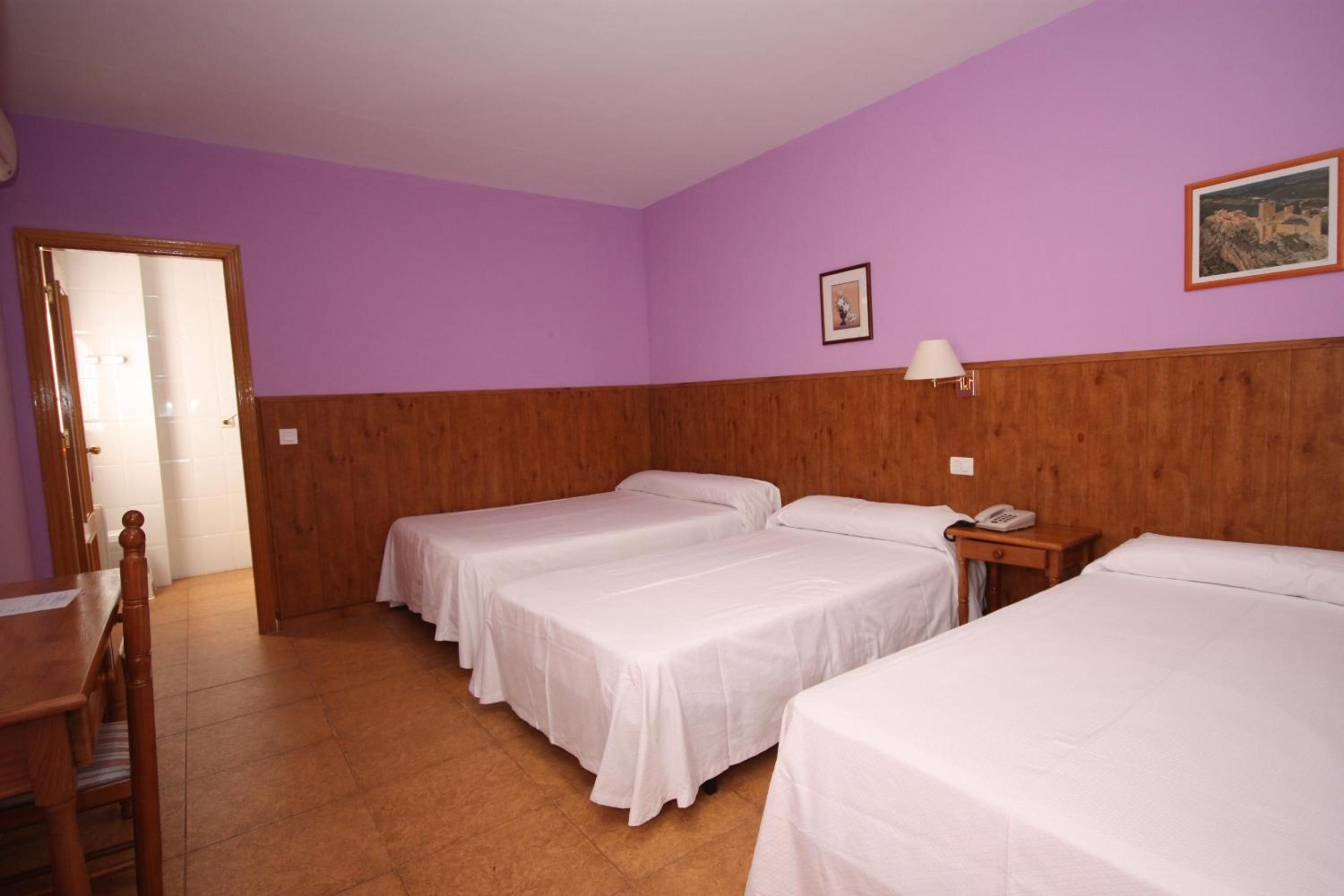 Quadruple Room (2 Adults + 2 Children) - Photo 1