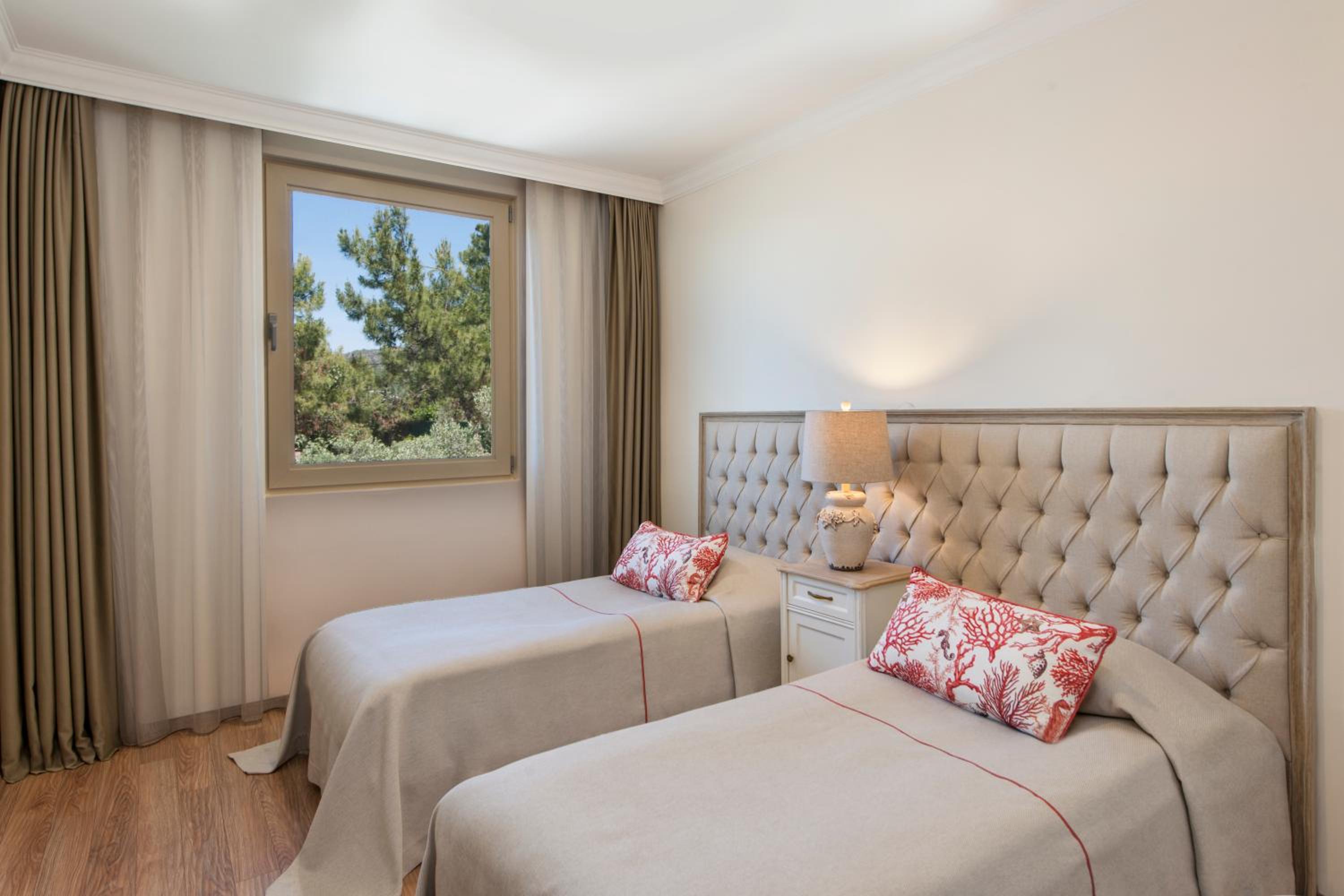 Family Room with Sea View - Photo 3