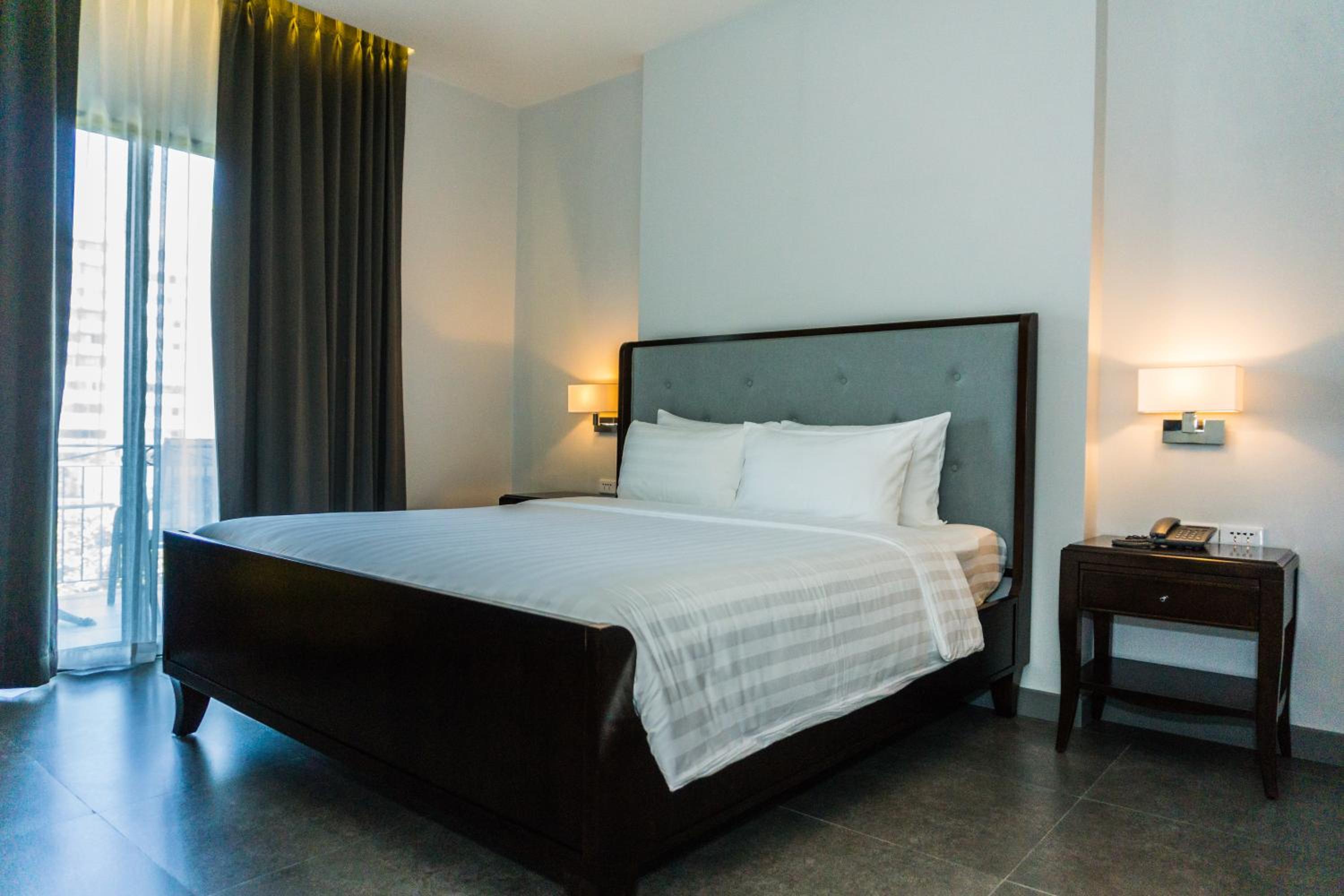 Deluxe Room - Photo 7