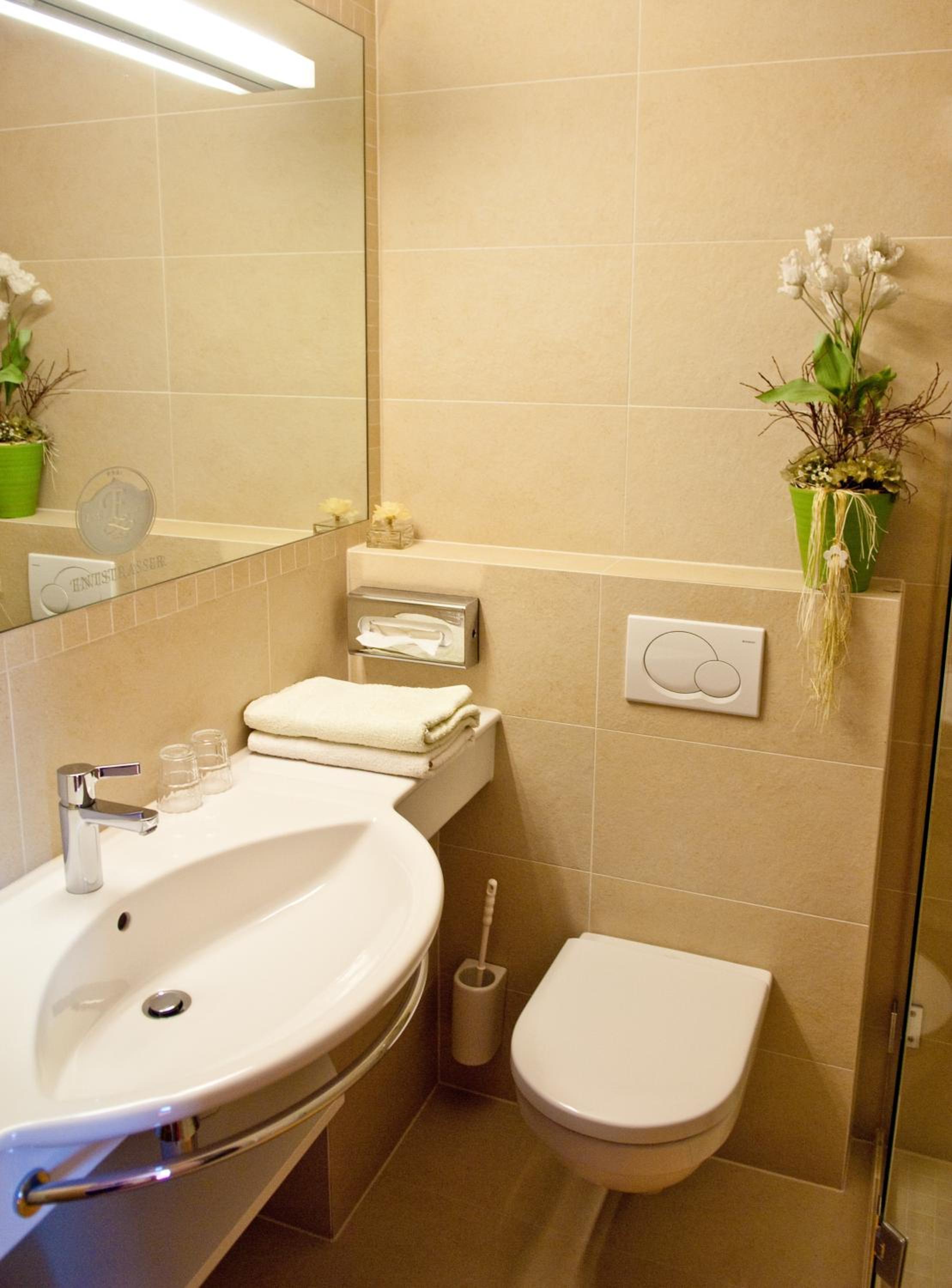 Double Room with Balcony - Photo 9