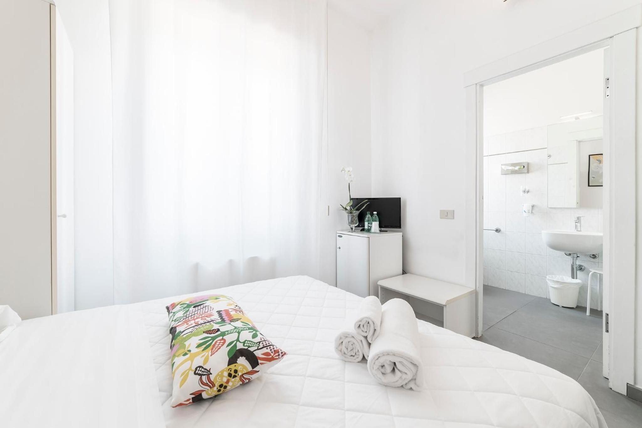 Standard Double Room - Photo 4