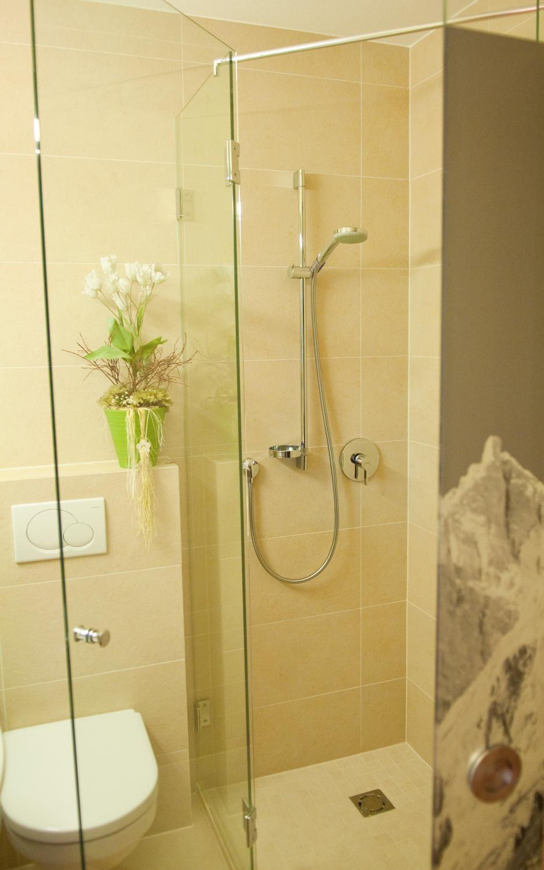 Double Room with Balcony - Photo 4