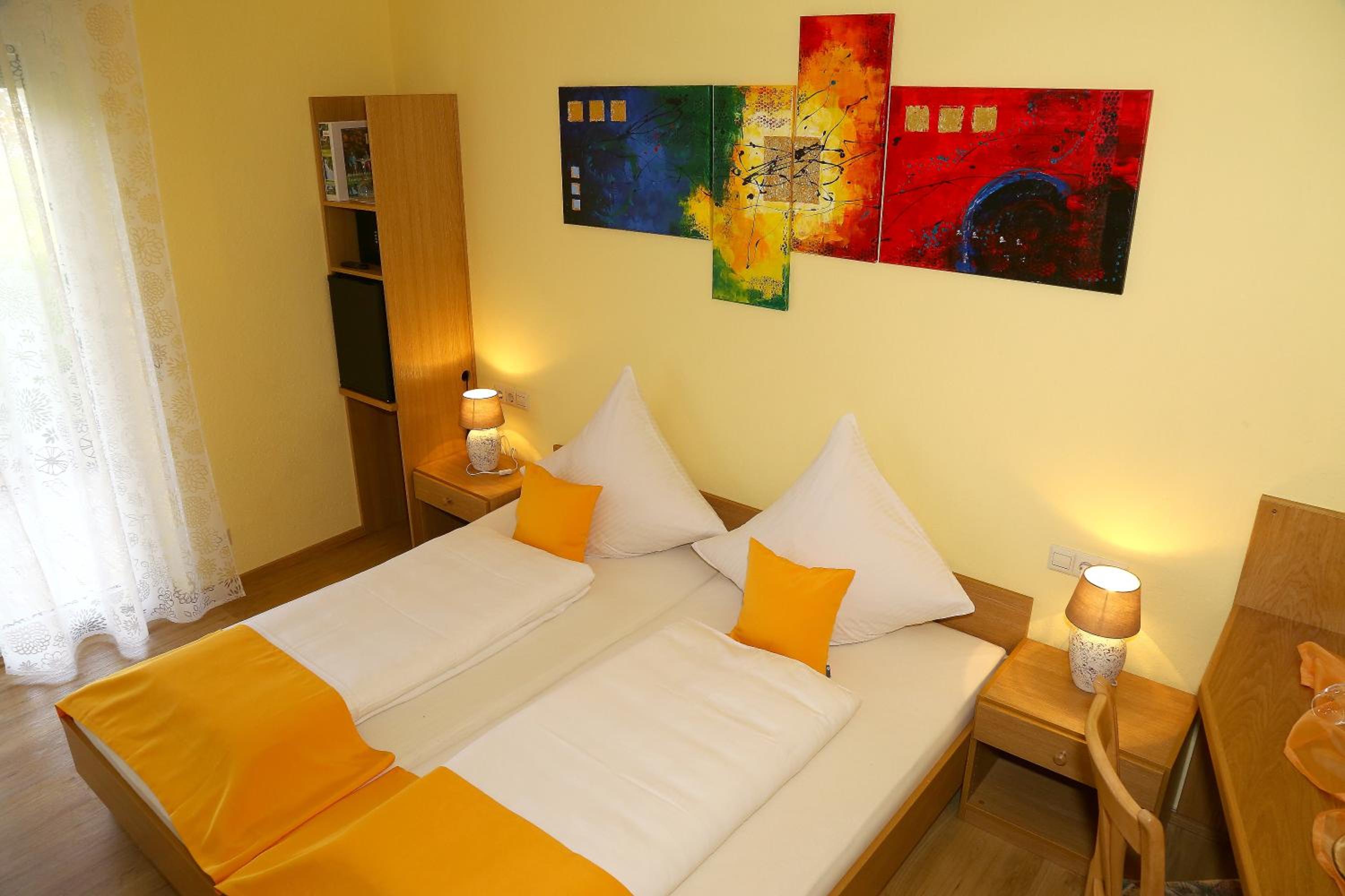 Standard Double Room - Photo 8