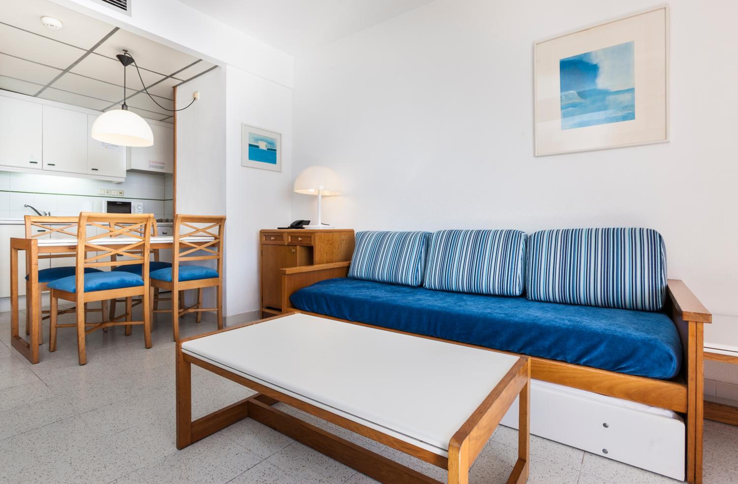 One-Bedroom Apartment (4 Adults) - Photo 1