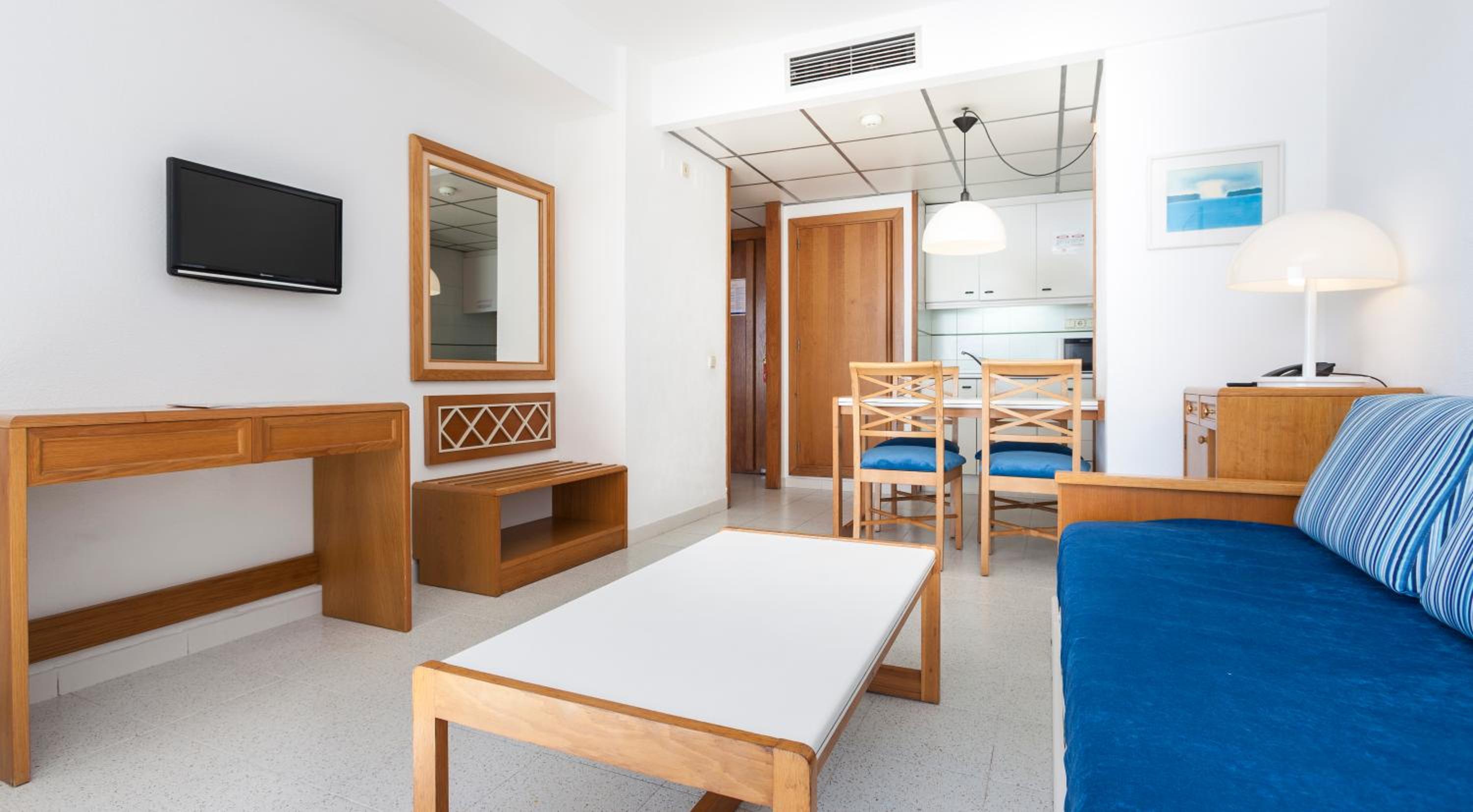 One-Bedroom Apartment (4 Adults) - Photo 8