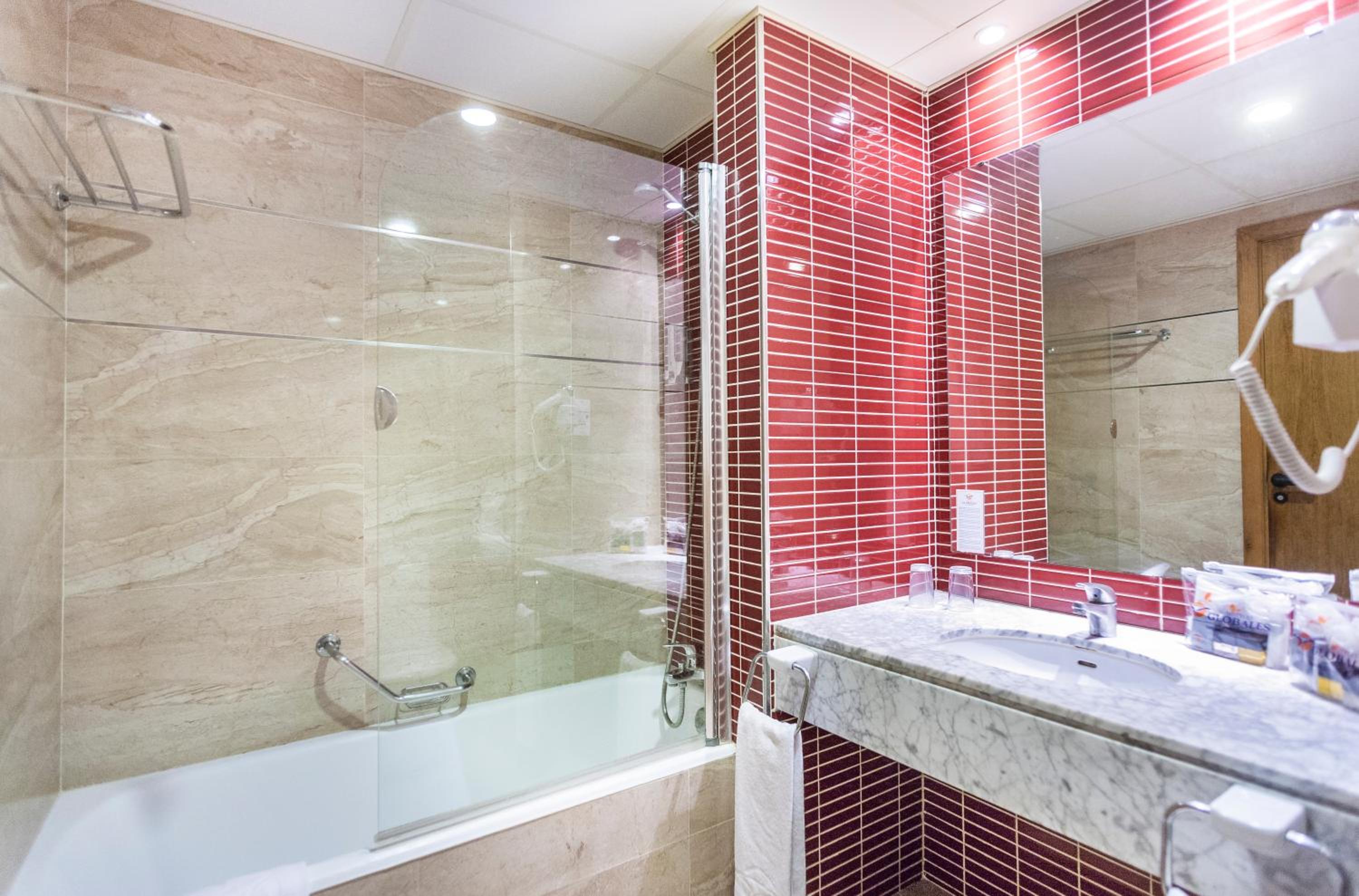 One-Bedroom Apartment (4 Adults) - Photo 7