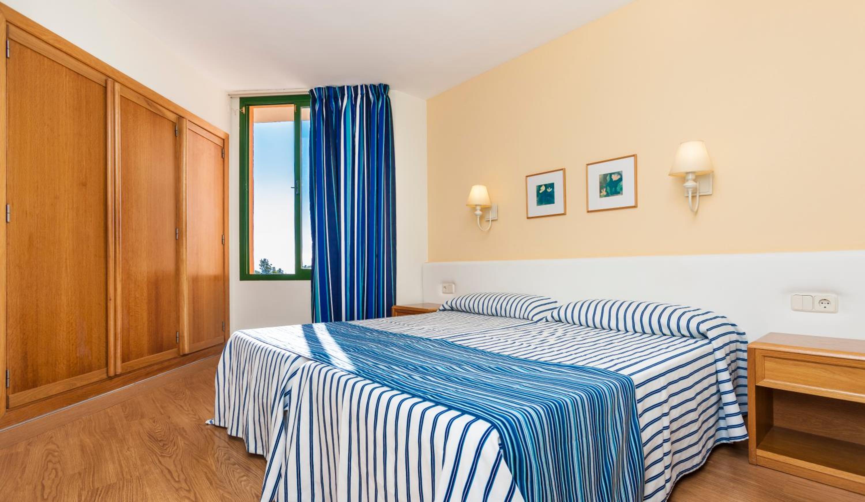 Studio with Balcony (2 Adults) - Photo 1