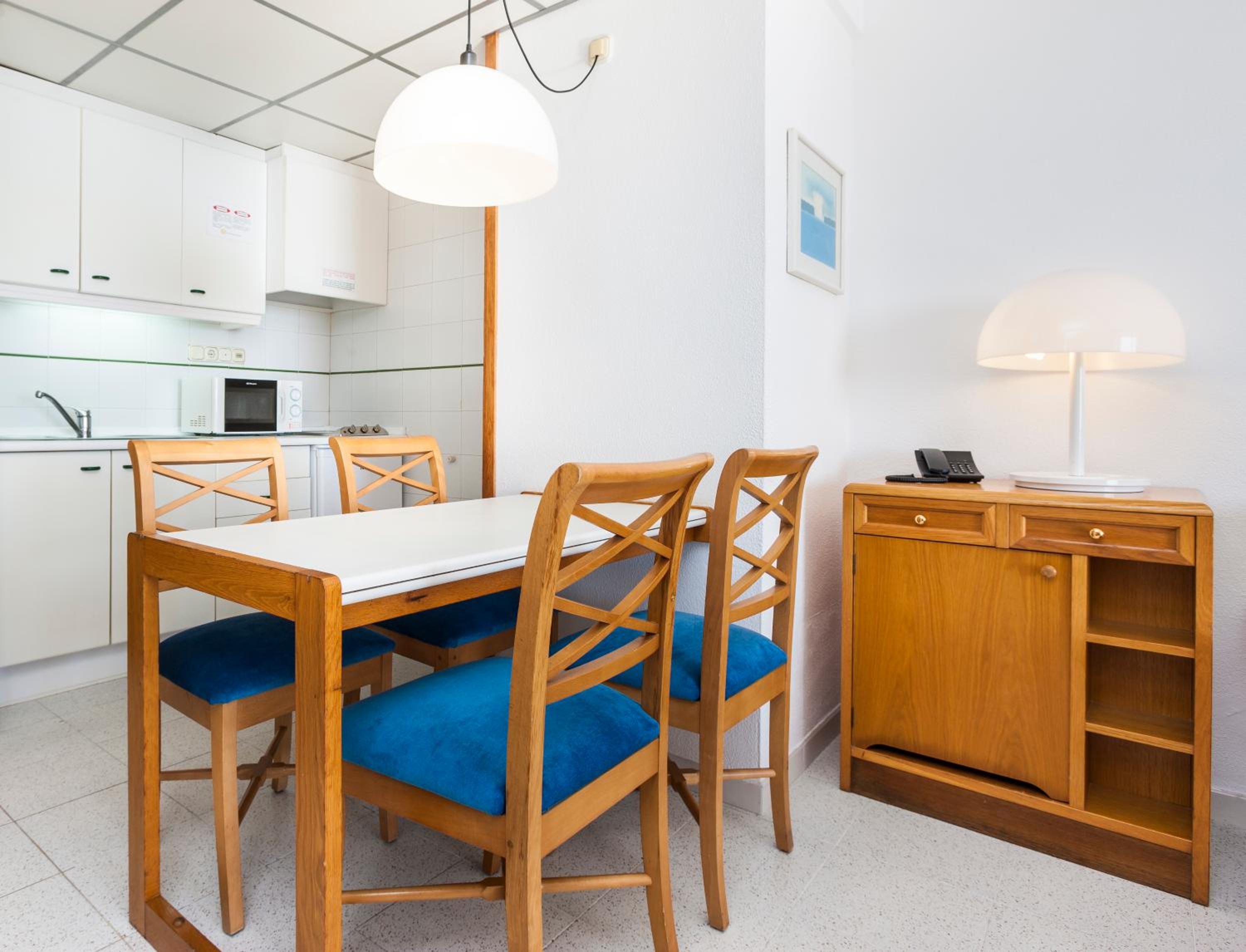 One-Bedroom Apartment (4 Adults) - Photo 4