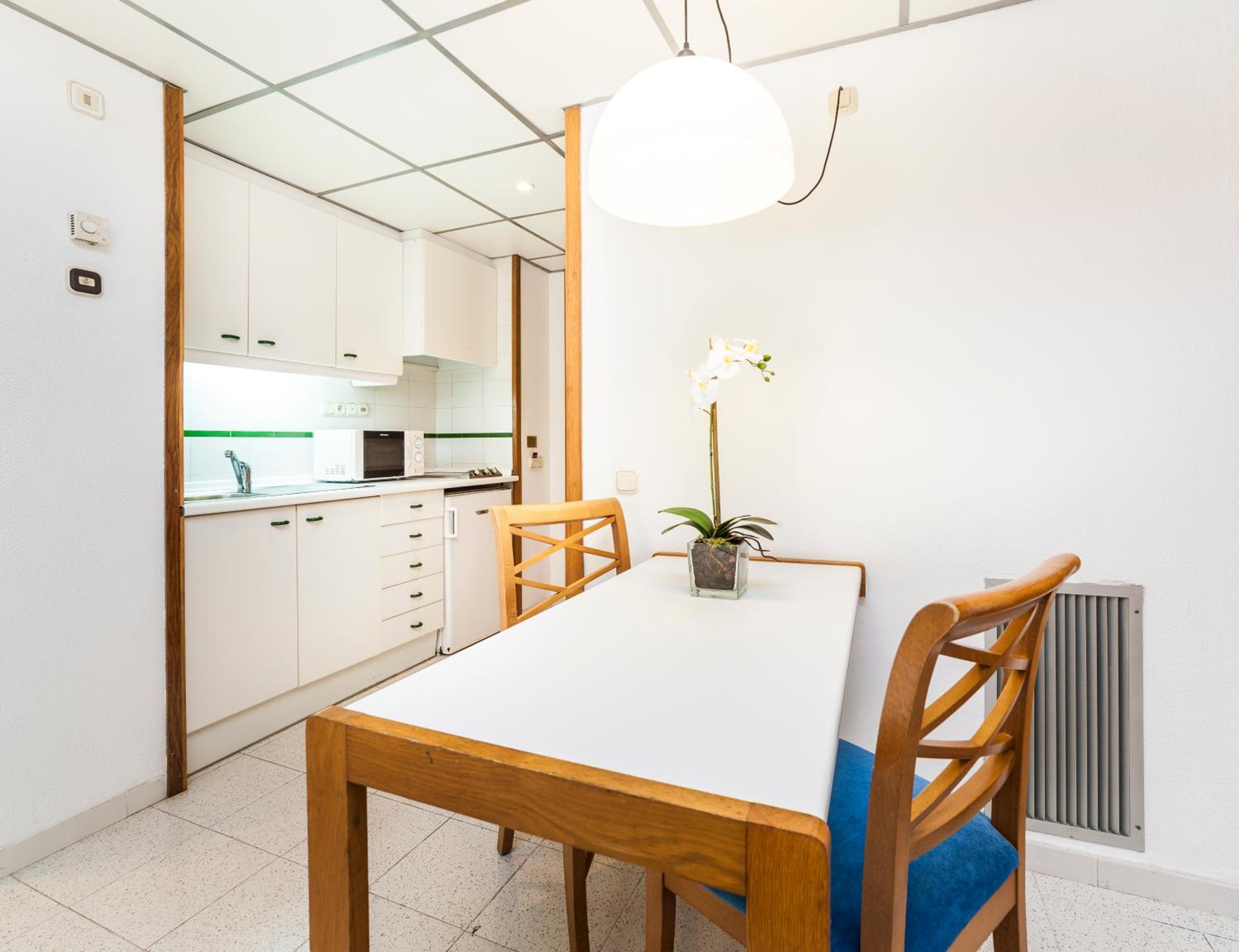 One-Bedroom Apartment (4 Adults) - Photo 6