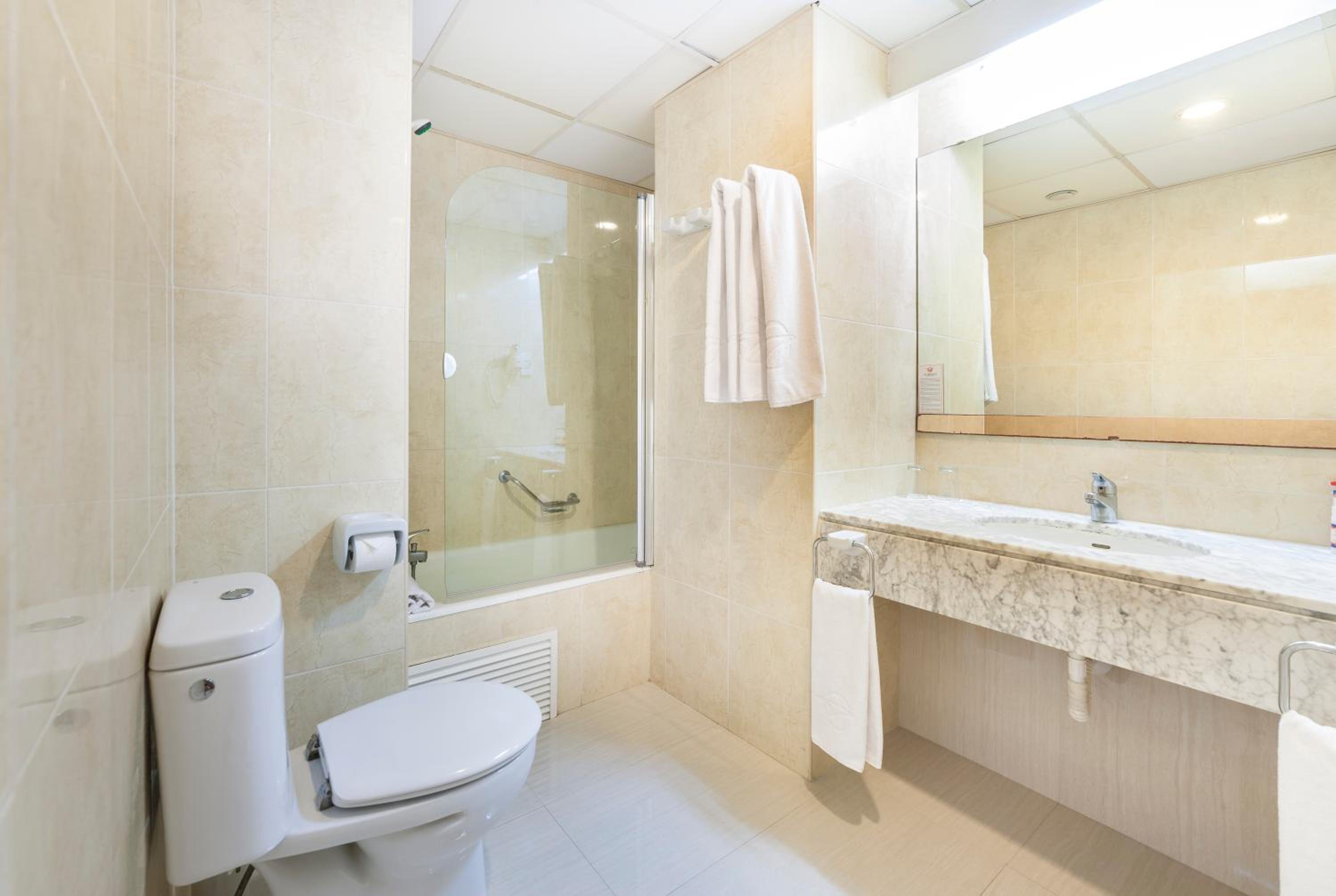 Studio with Balcony (2 Adults) - Photo 7