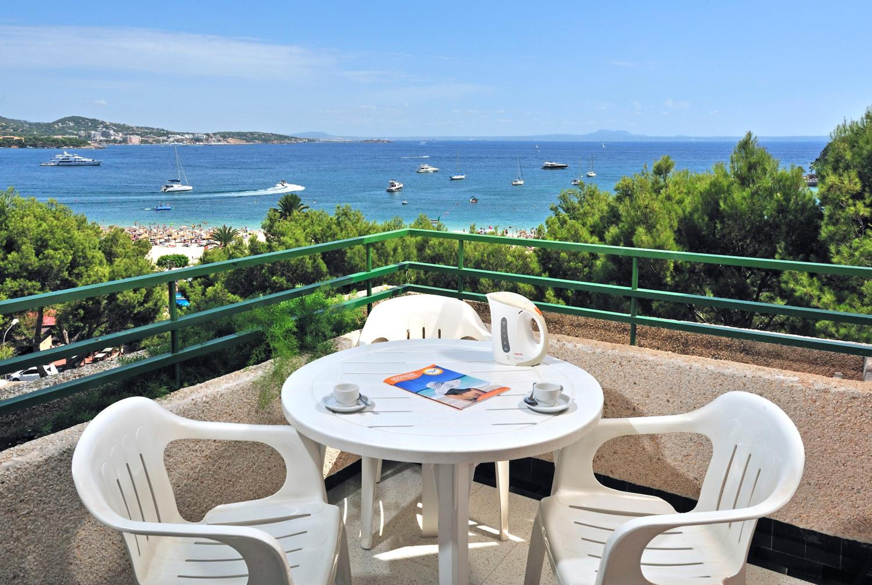 One-Bedroom Apartment with Sea View (2 adults + 3 children) - Photo 9