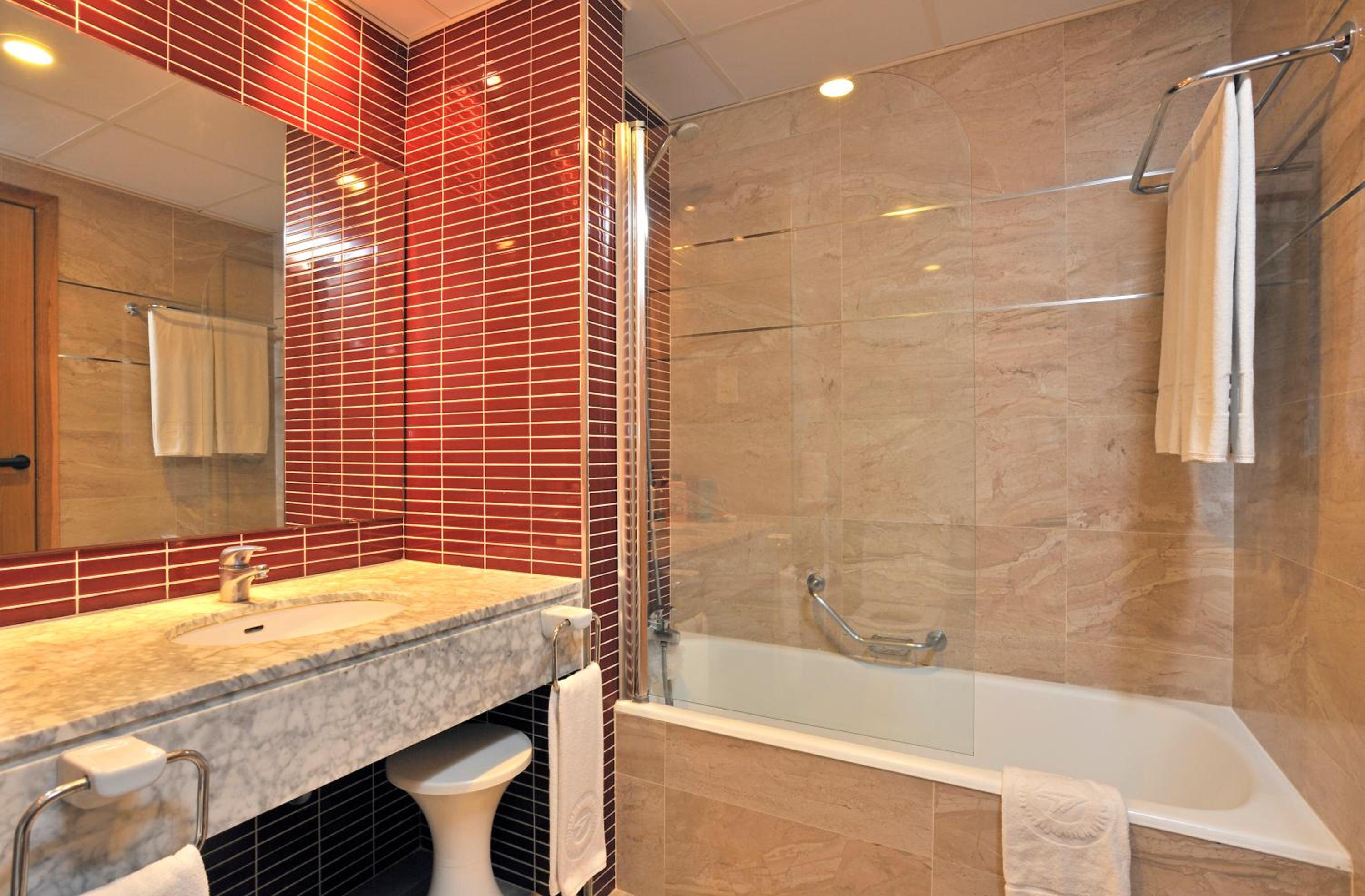 One-Bedroom Apartment (4 Adults) - Photo 3