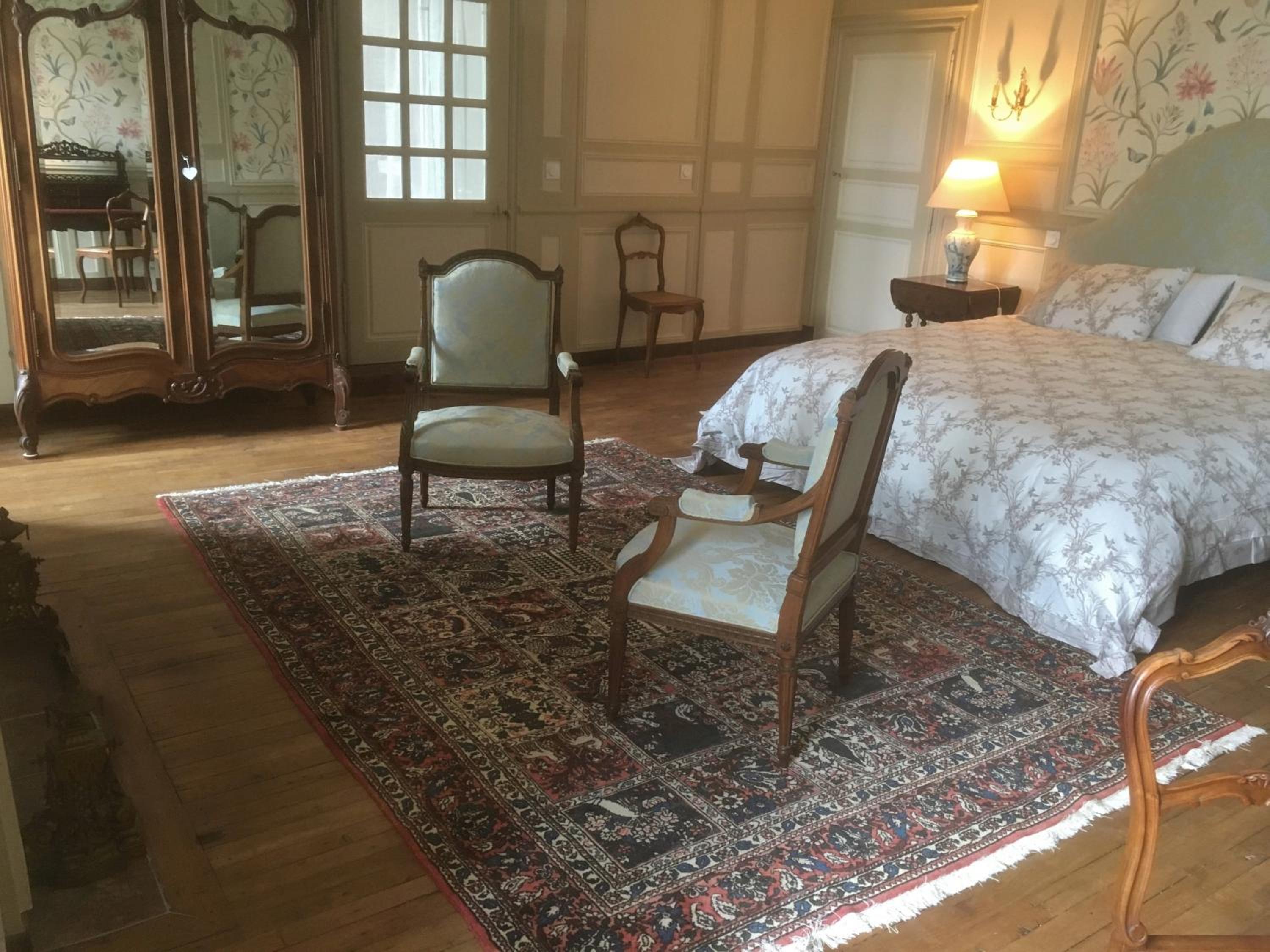 Deluxe Family Suite - Photo 5