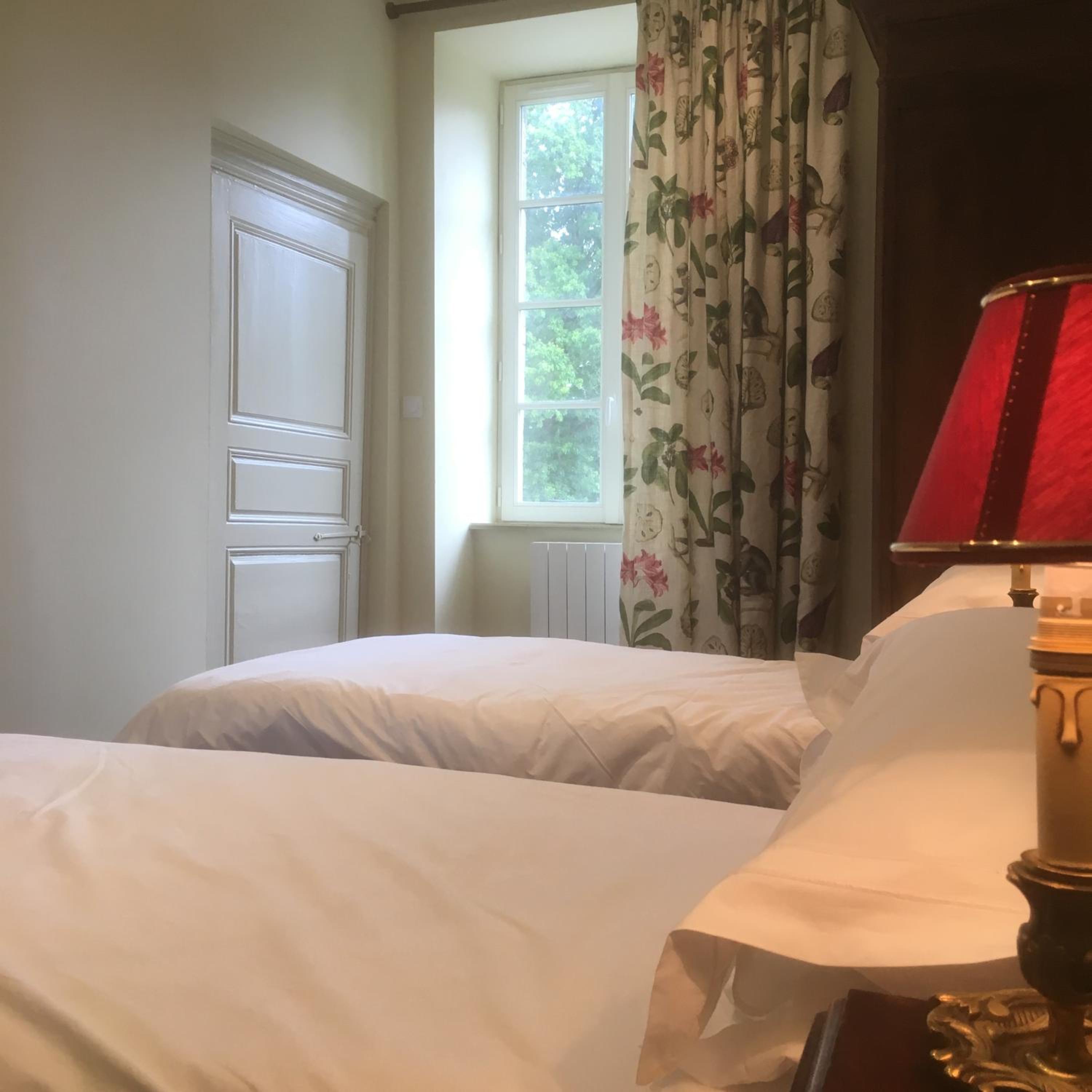 Deluxe Family Suite - Photo 4