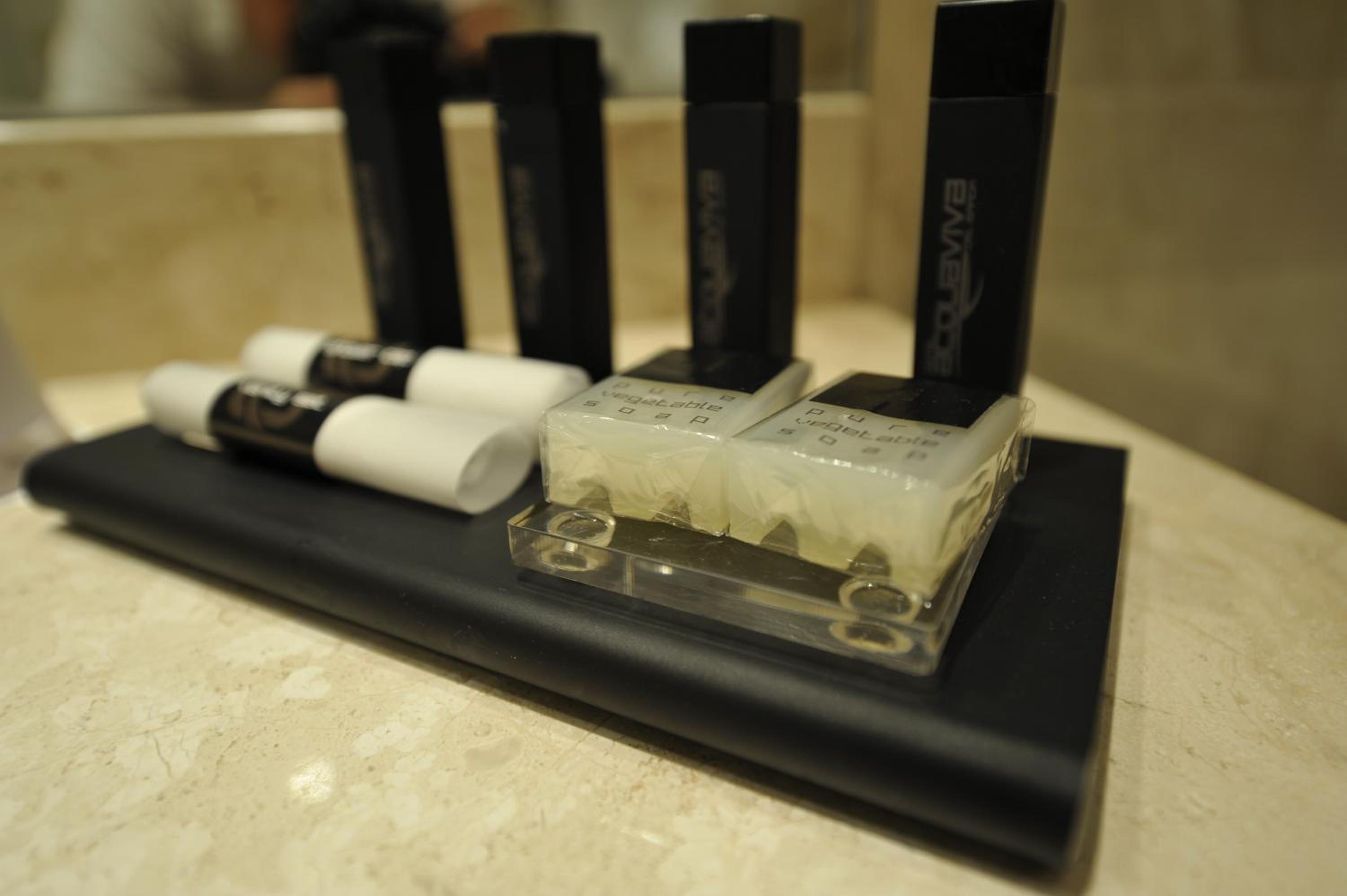 Suite with Spa Access - Photo 2