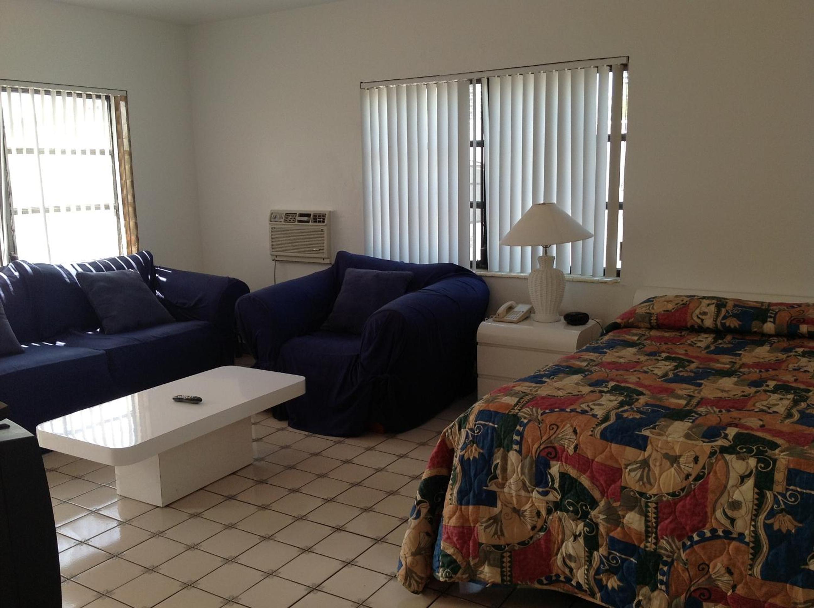 One-Bedroom Suite - Photo 4