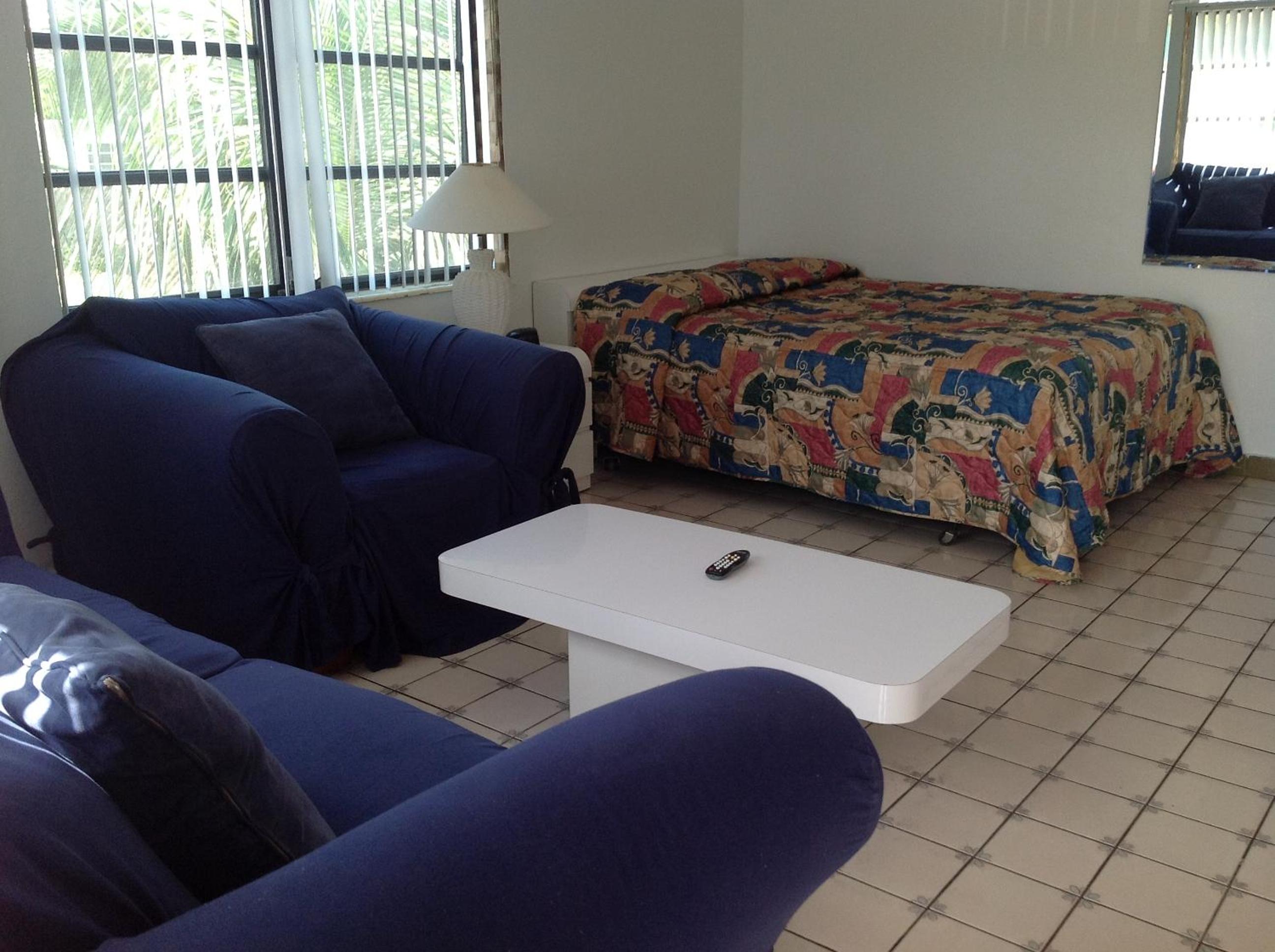 One-Bedroom Suite - Photo 3