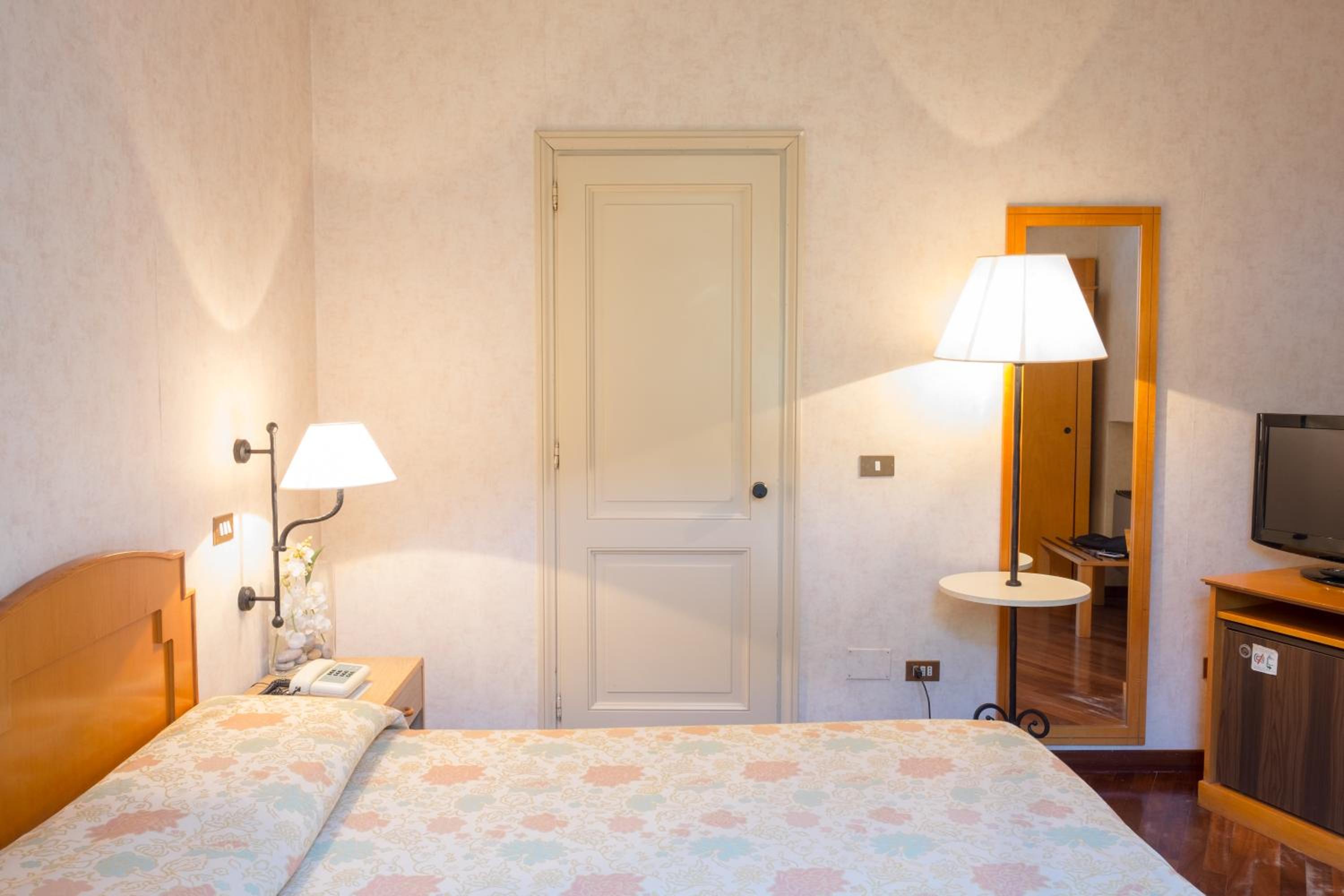 Economy Double Room - Photo 2