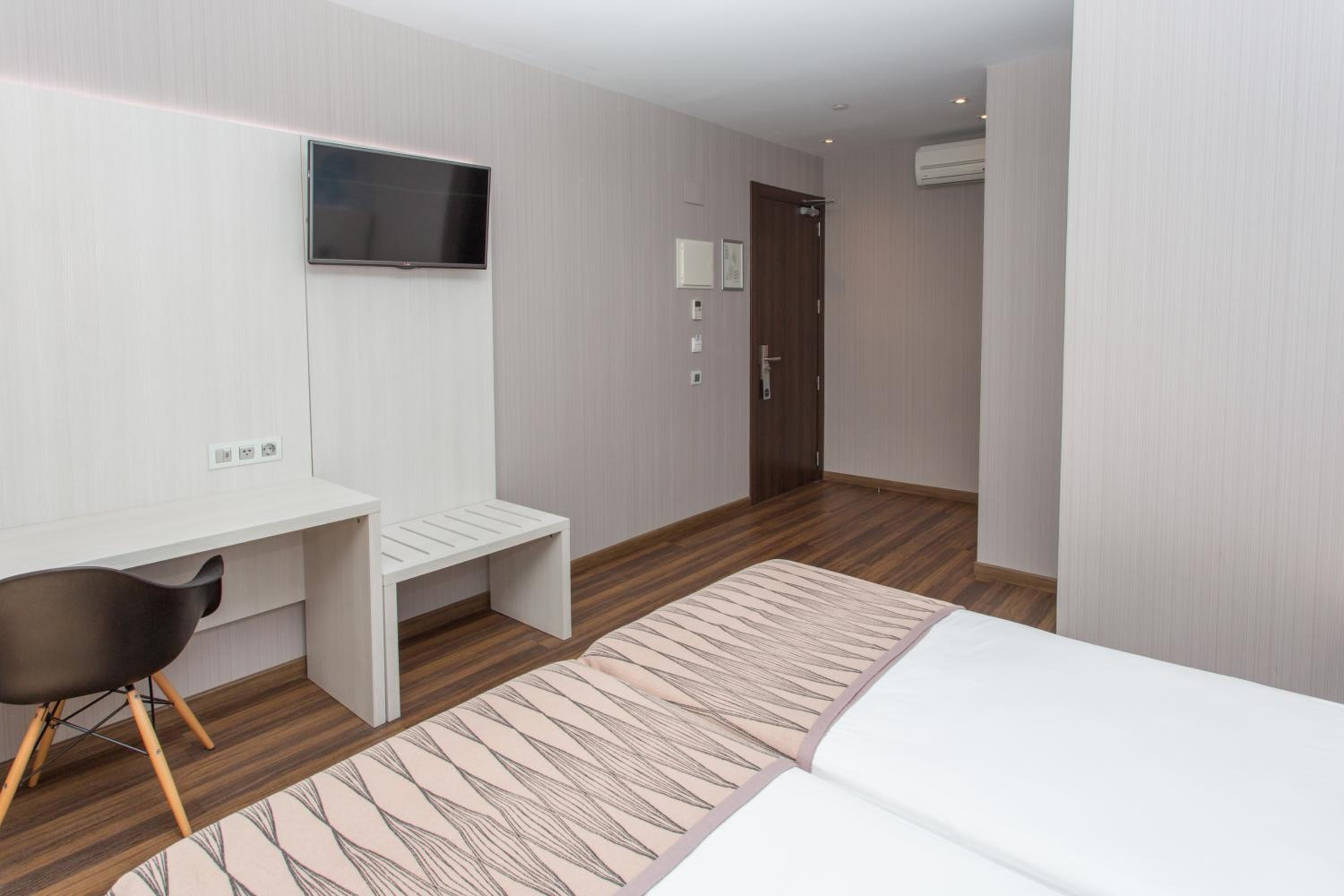 Superior Double or Twin Room with Balcony photo 3