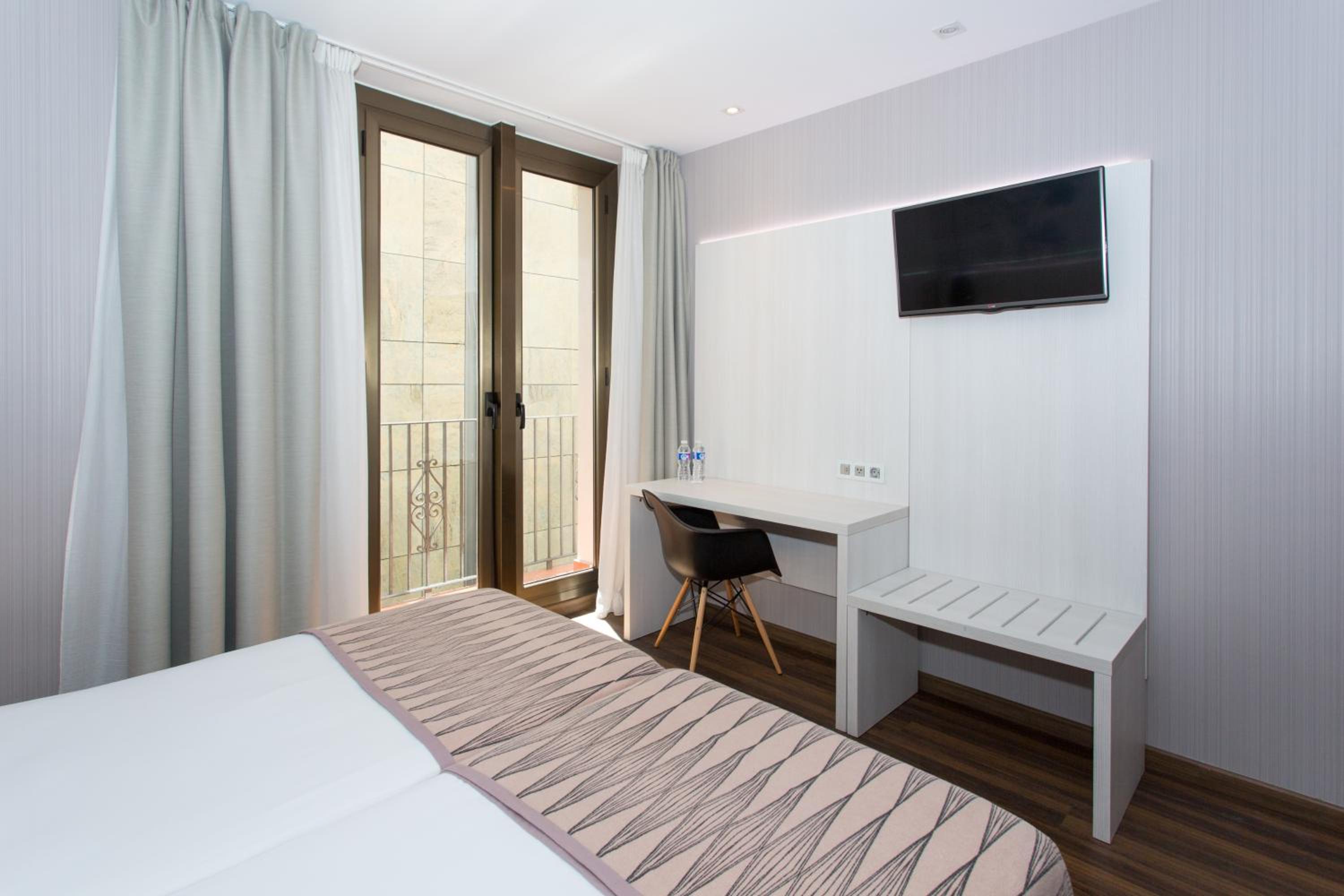 Superior Double or Twin Room with Balcony photo 2