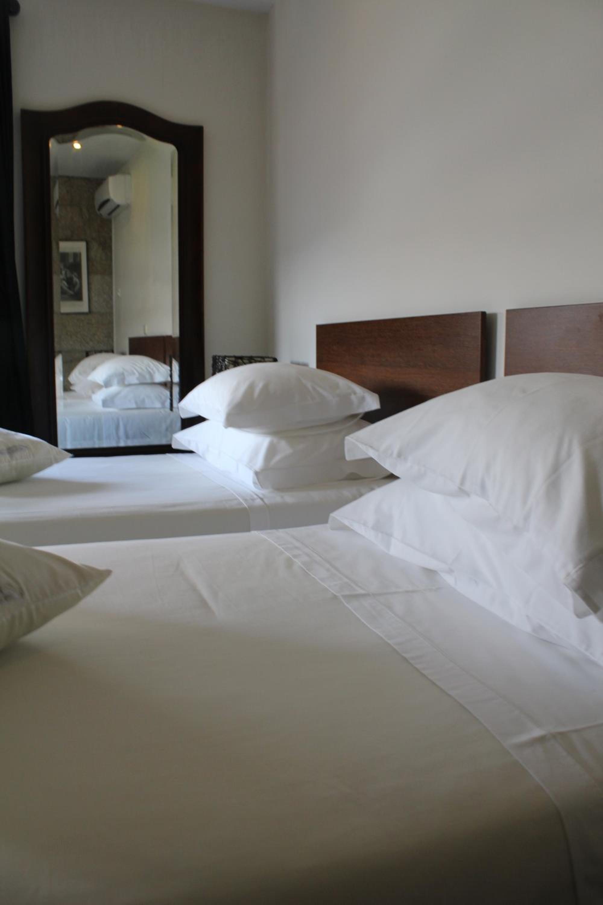 Twin Room - Photo 15