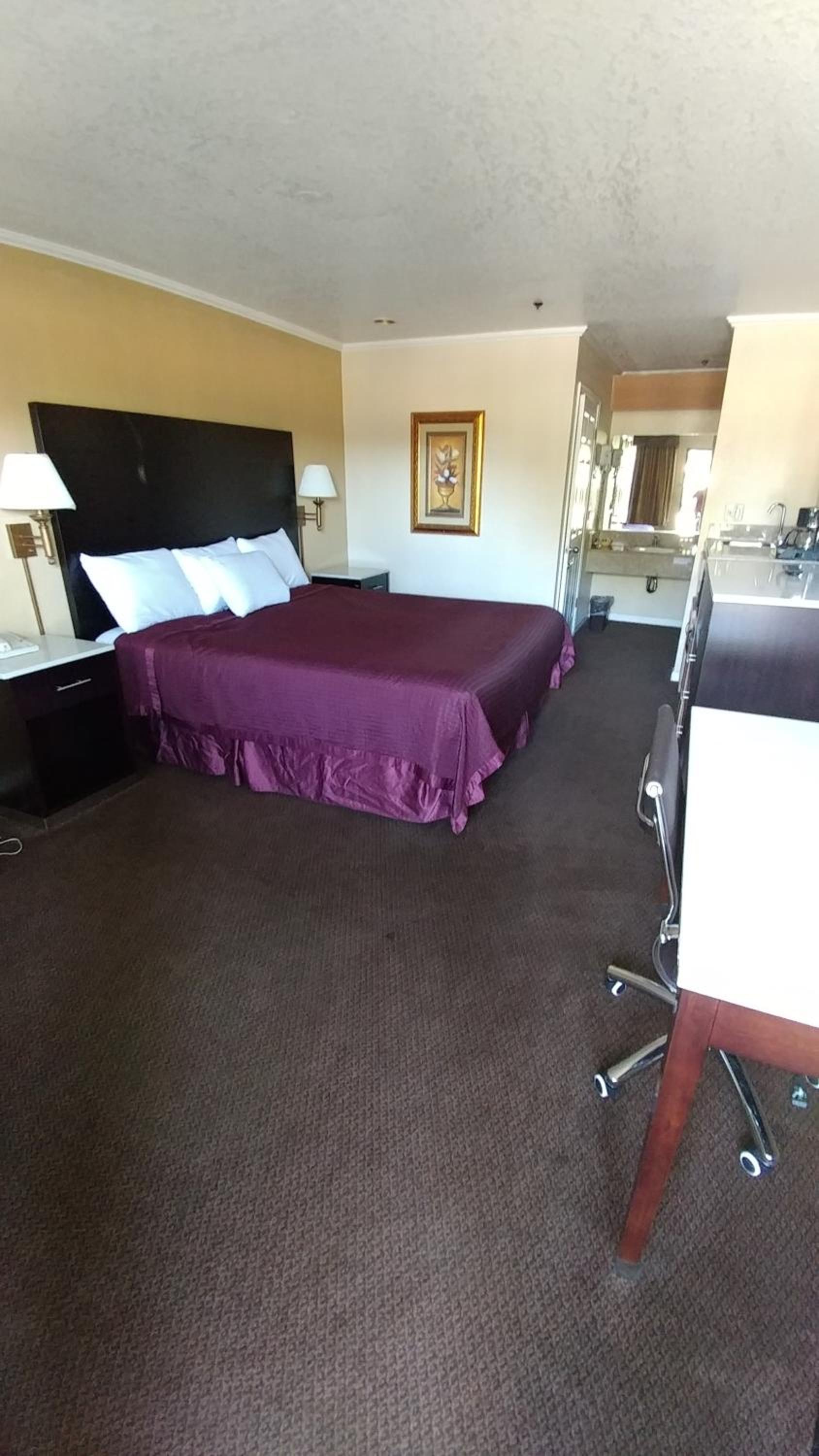Standard King Room - Photo 2