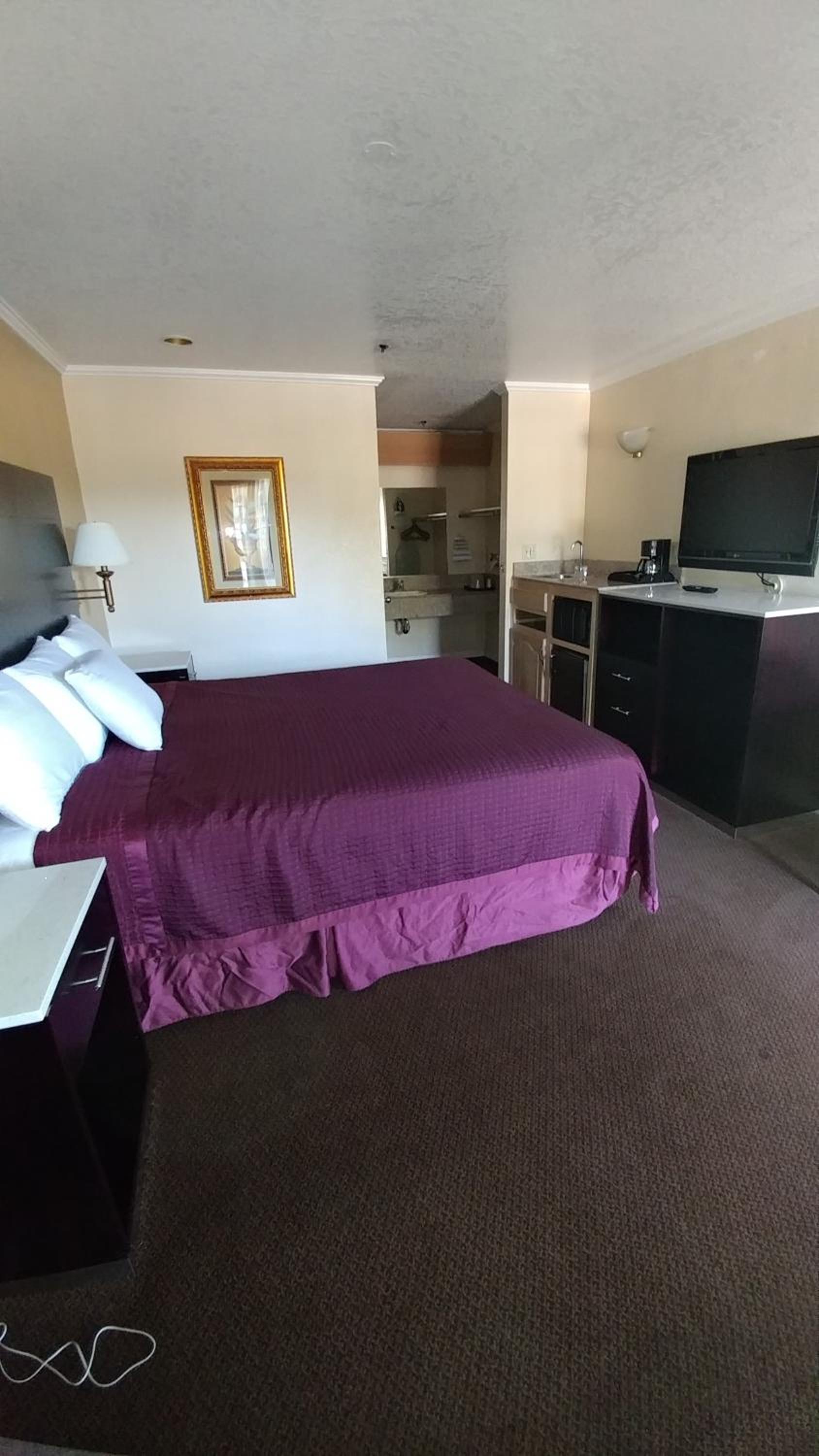 Standard King Room - Photo 3