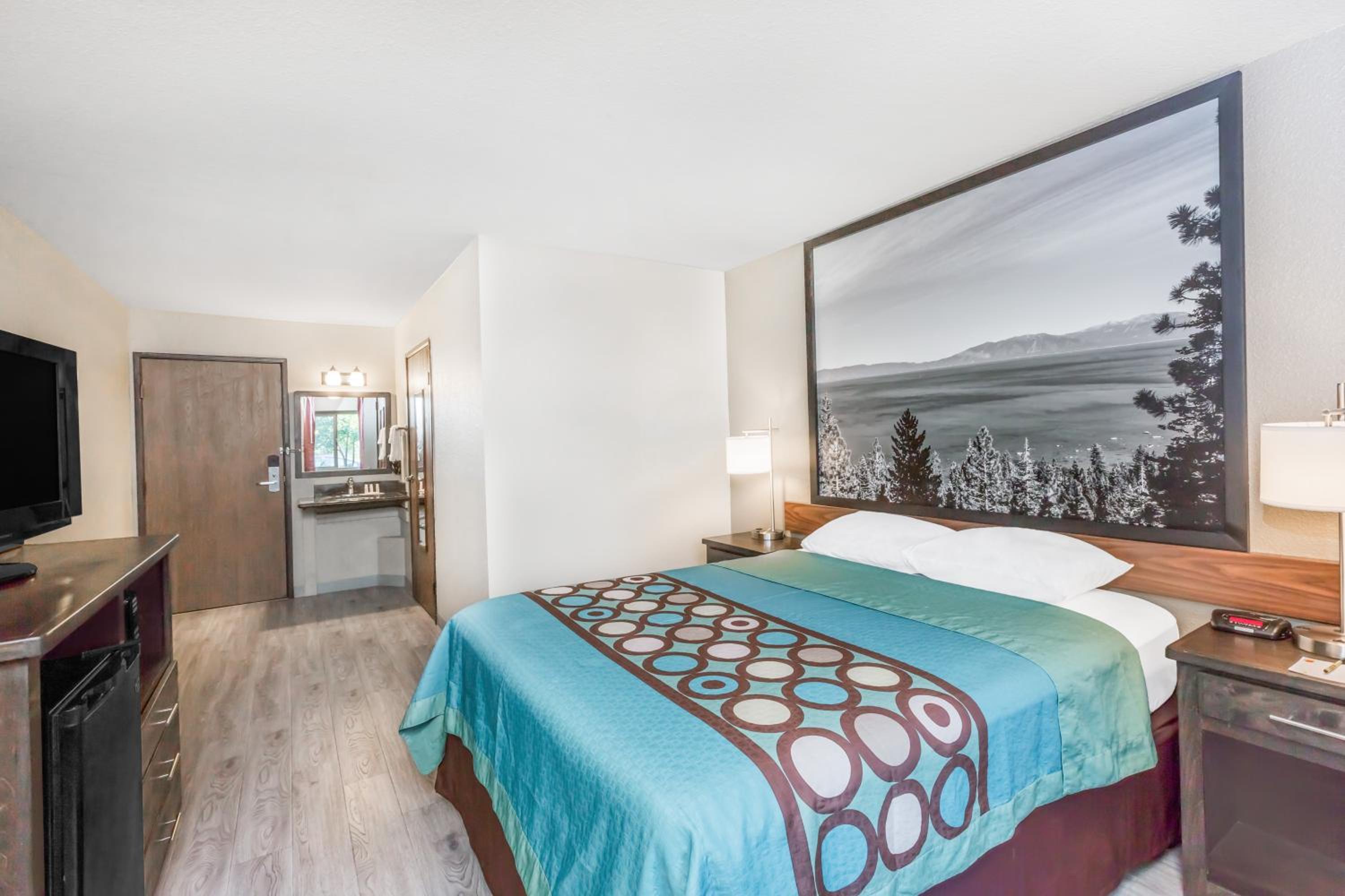 Queen Room with Mobility/Hearing Access - Non-Smoking - Photo 1