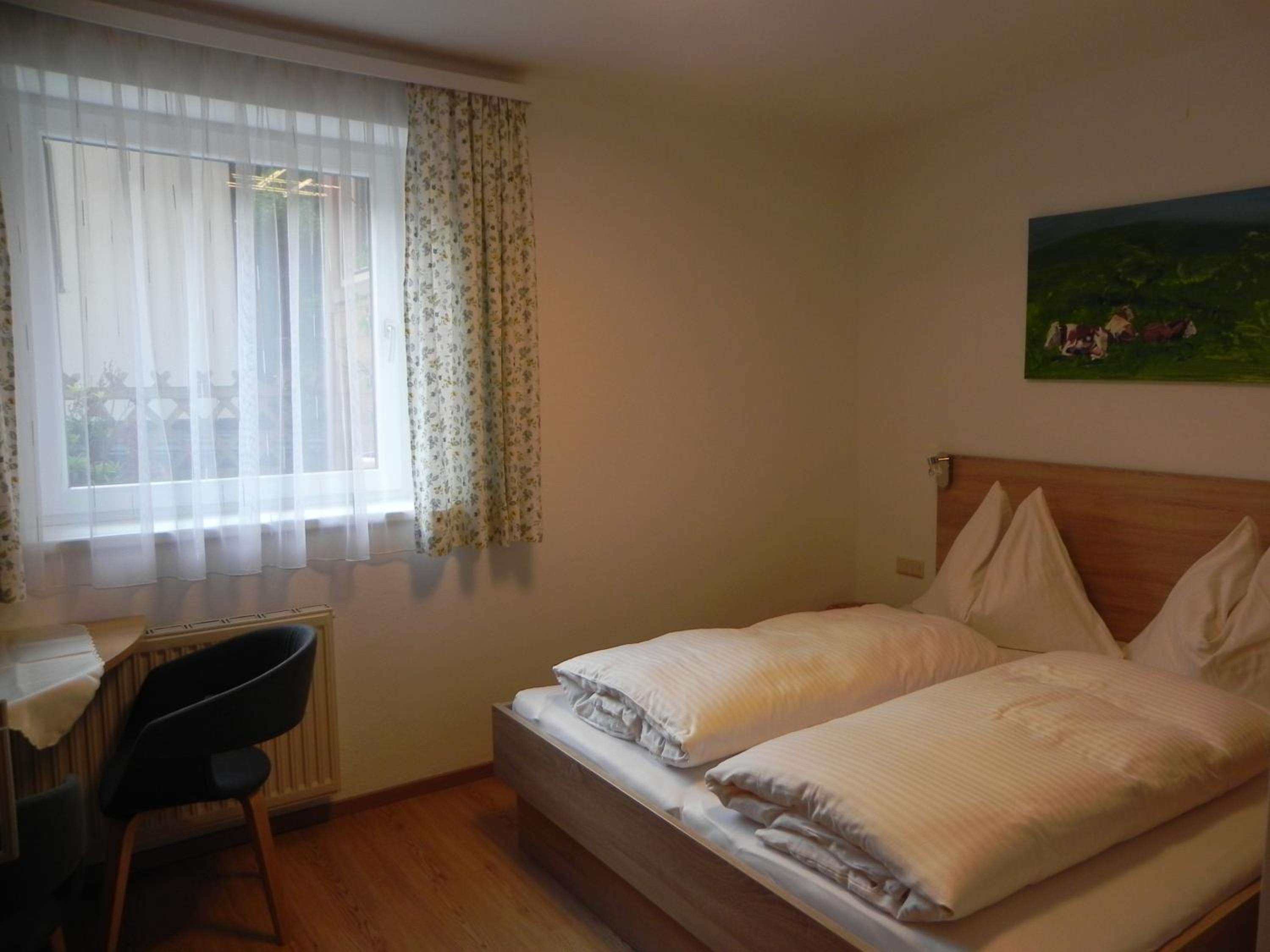 One-Bedroom Apartment (bedroom accross the hall) photo 2